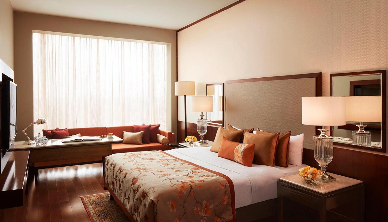 Luxury Room King Bed photo 2