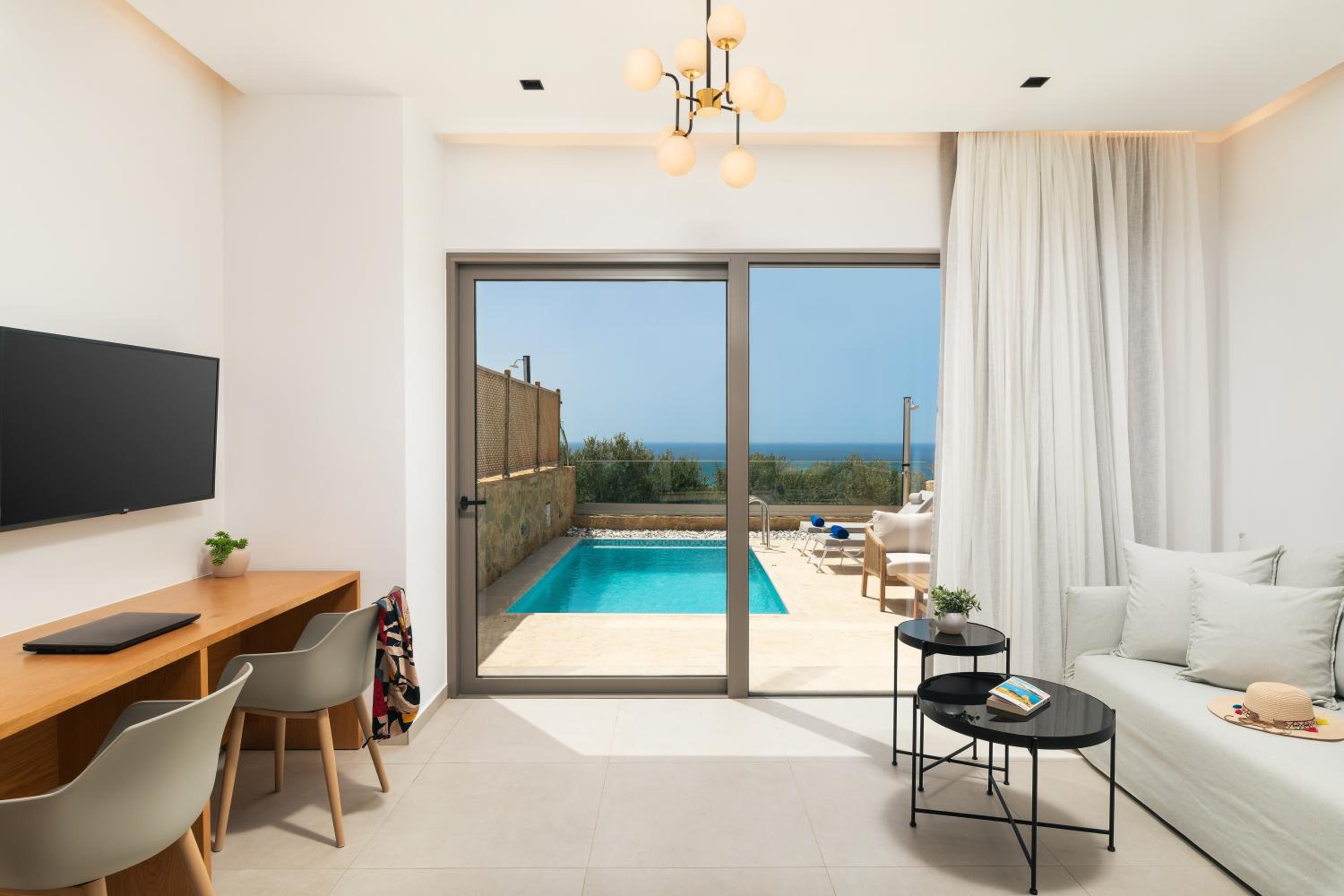 Junior Suite with Private Pool photo 2