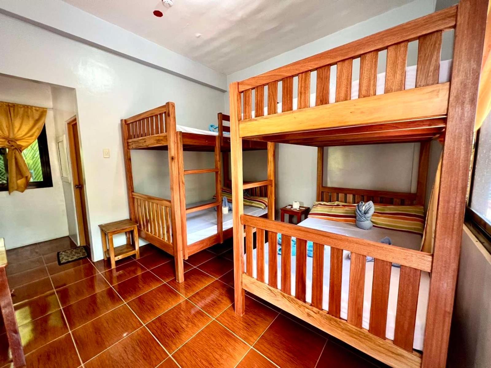Superior Family Room - Photo 3