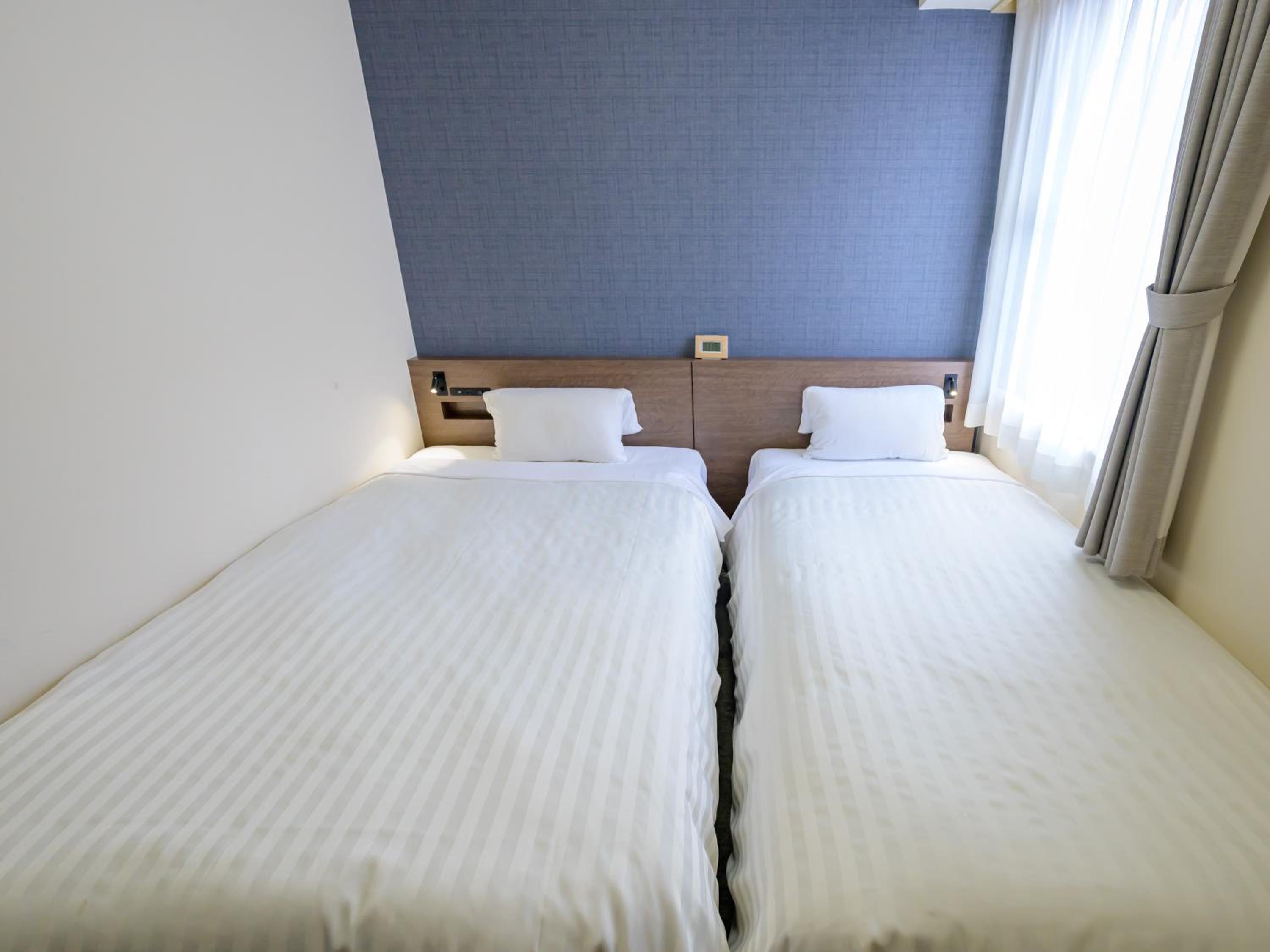 Economy Twin Room - Non-Smoking photo 3