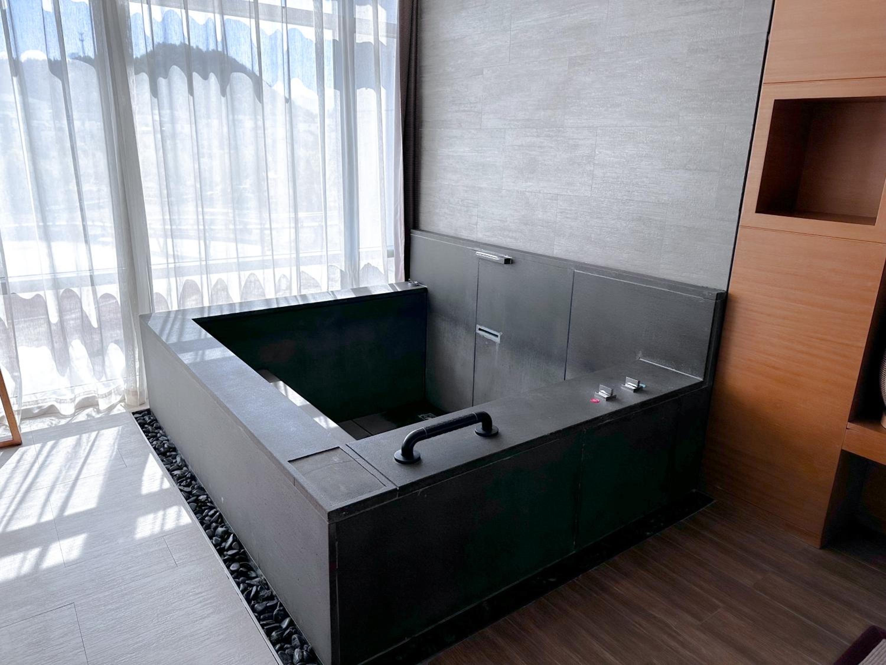 Premium King Room with Private Hot Spring - Photo 1