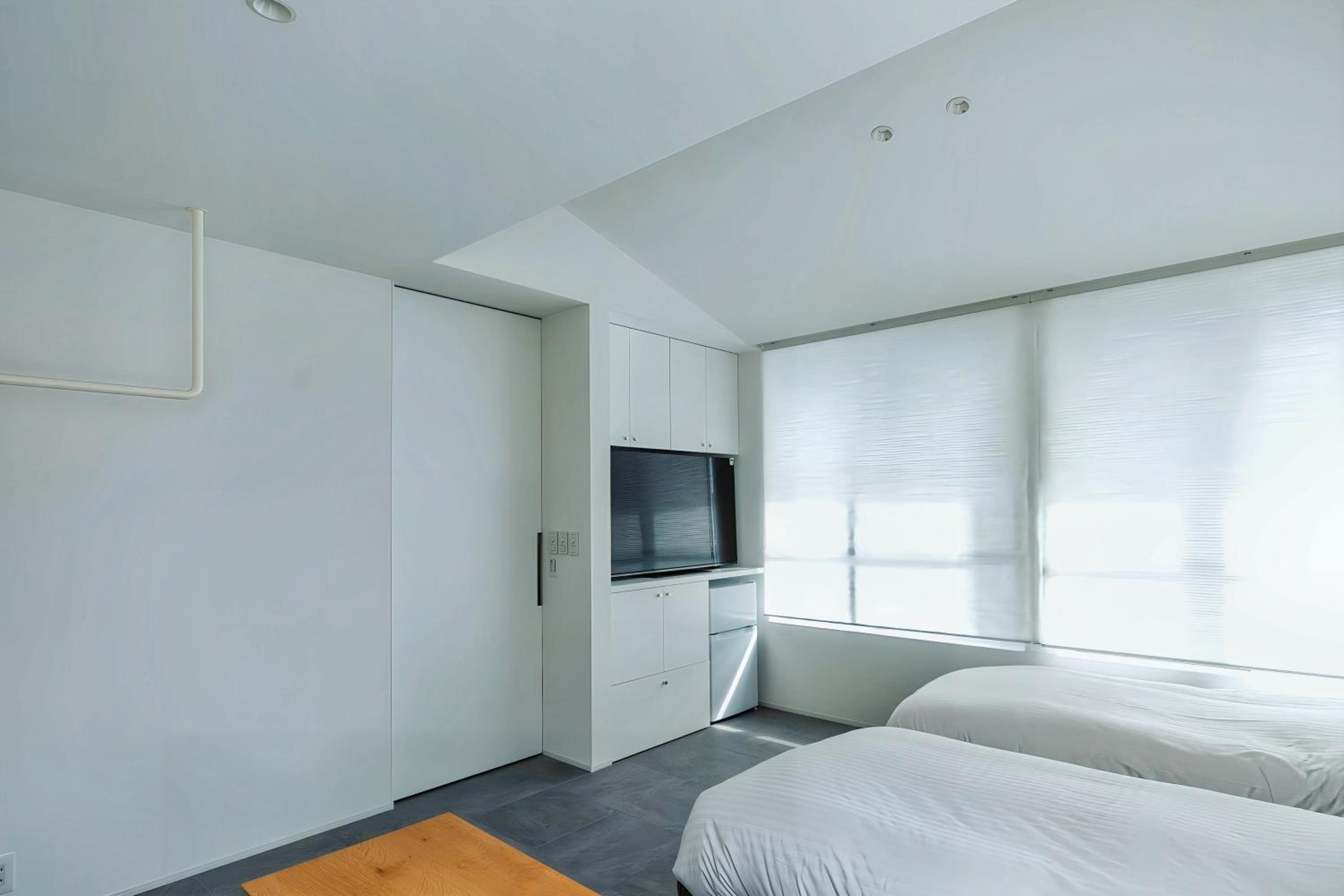 Twin Room with Private Bathroom - Photo 22