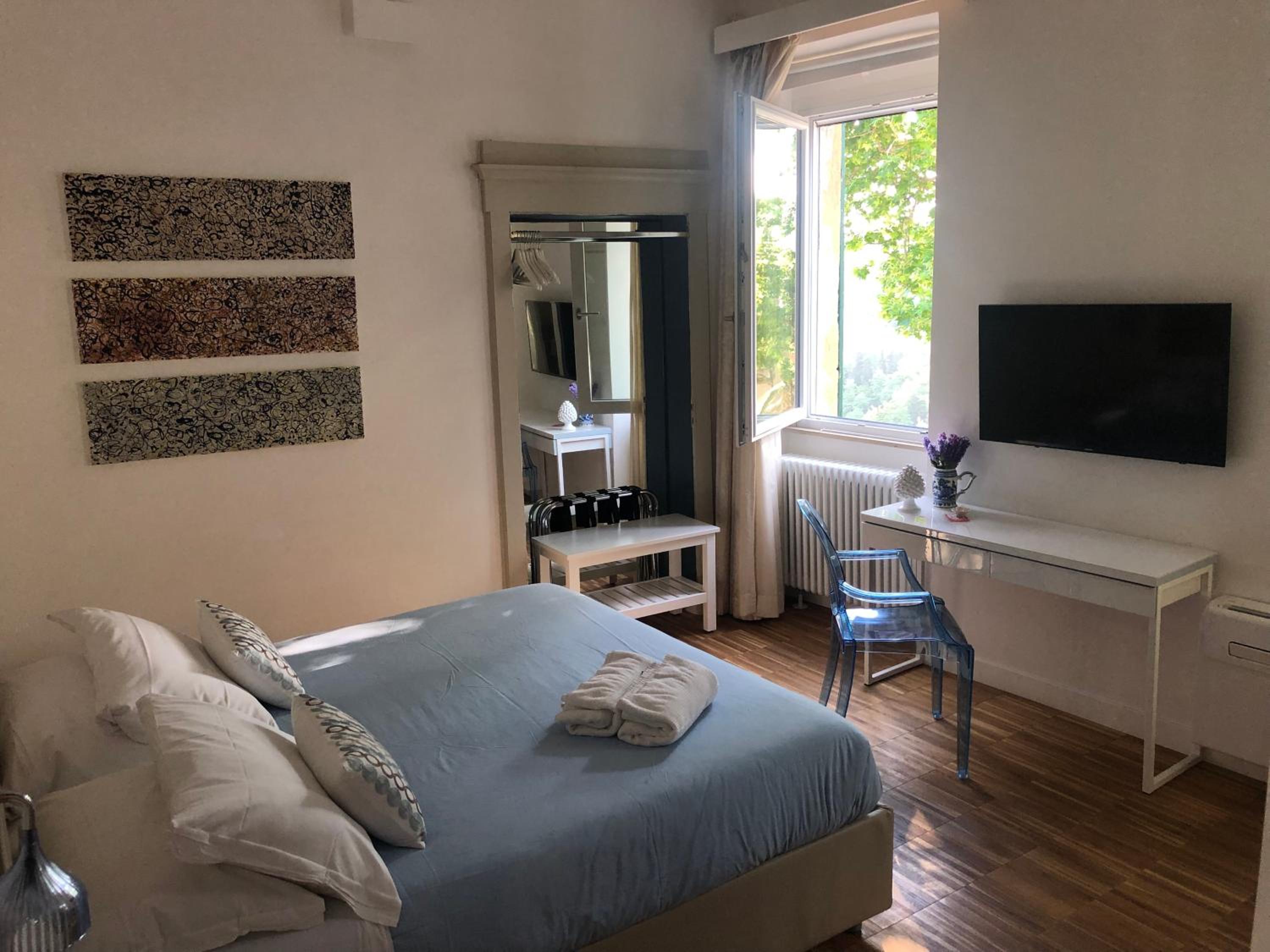 Large Double Room - Photo 15