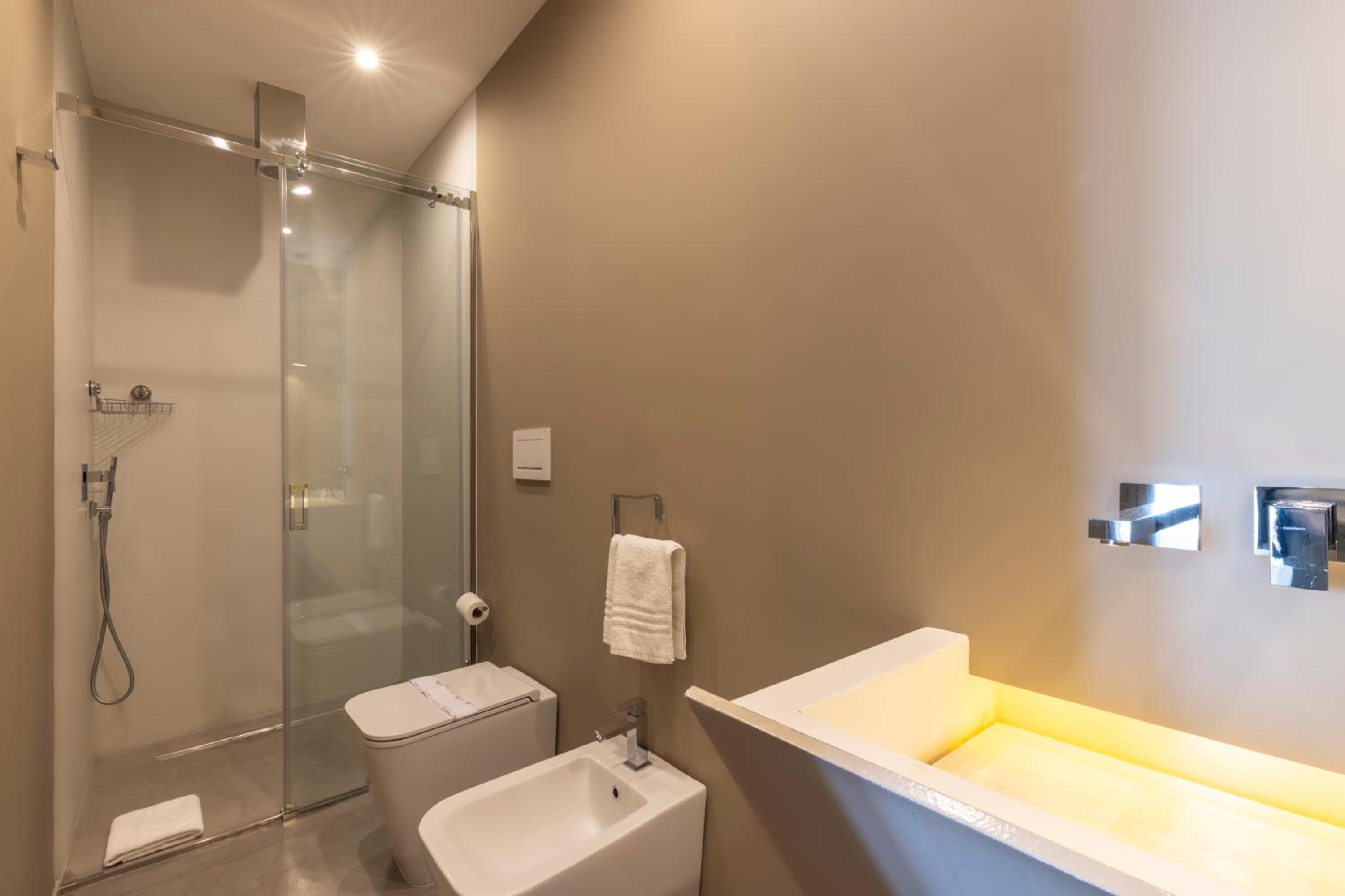 Double Room - Photo 7