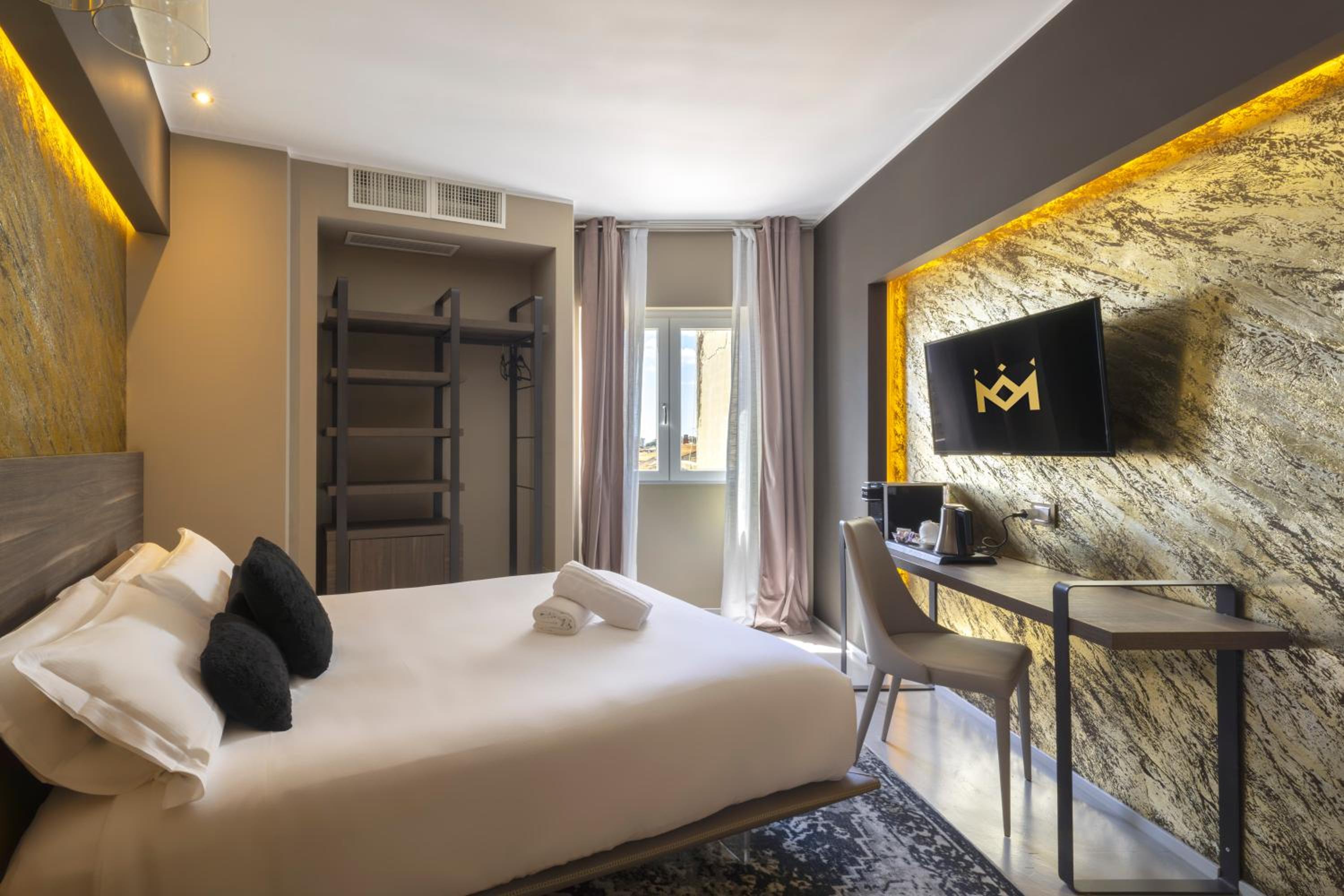 Double Room - Photo 10