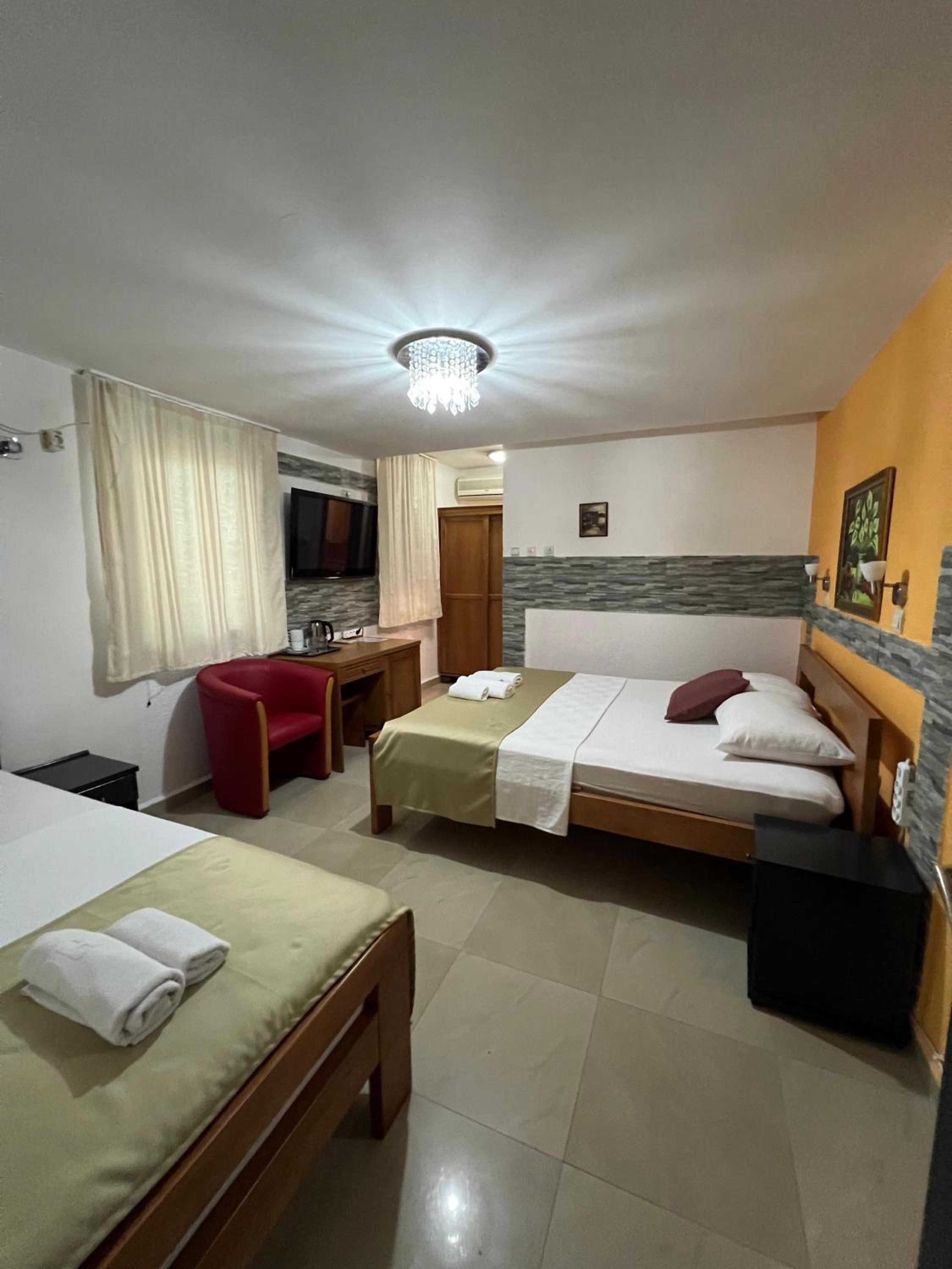 Budget Double Room photo 3