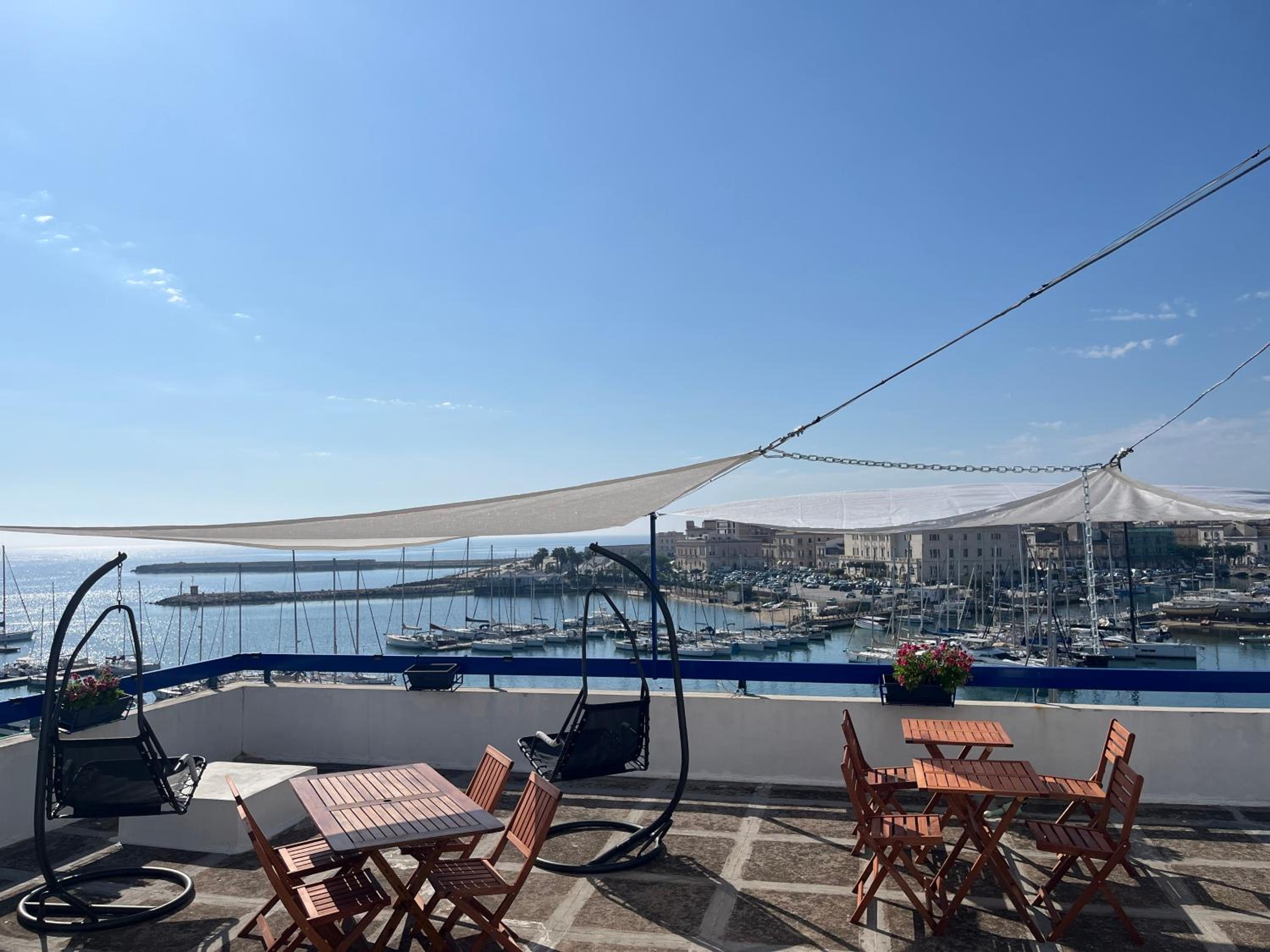 Deluxe Double Room with Sea View - Photo 13