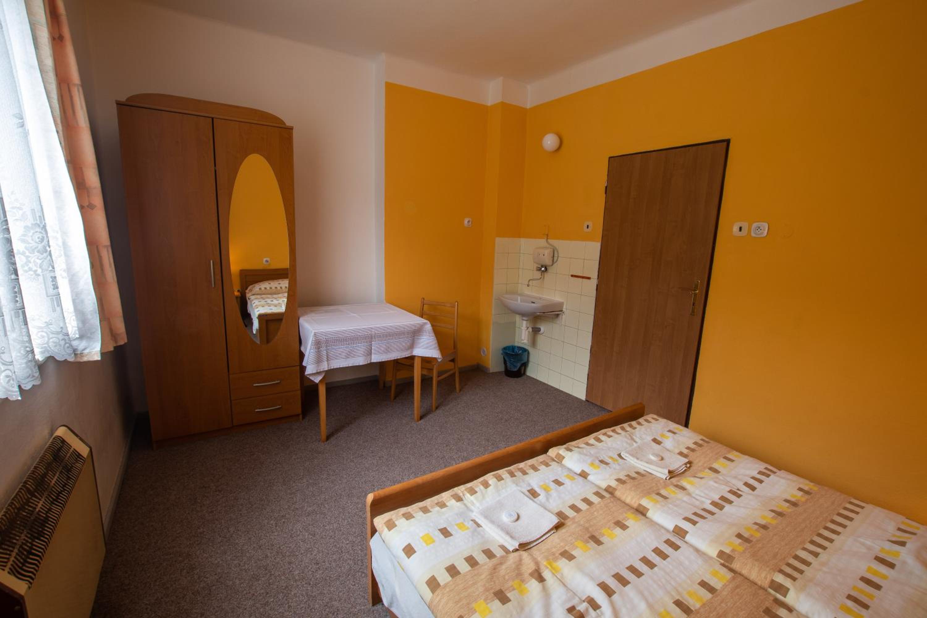 Economy Double Room photo 3