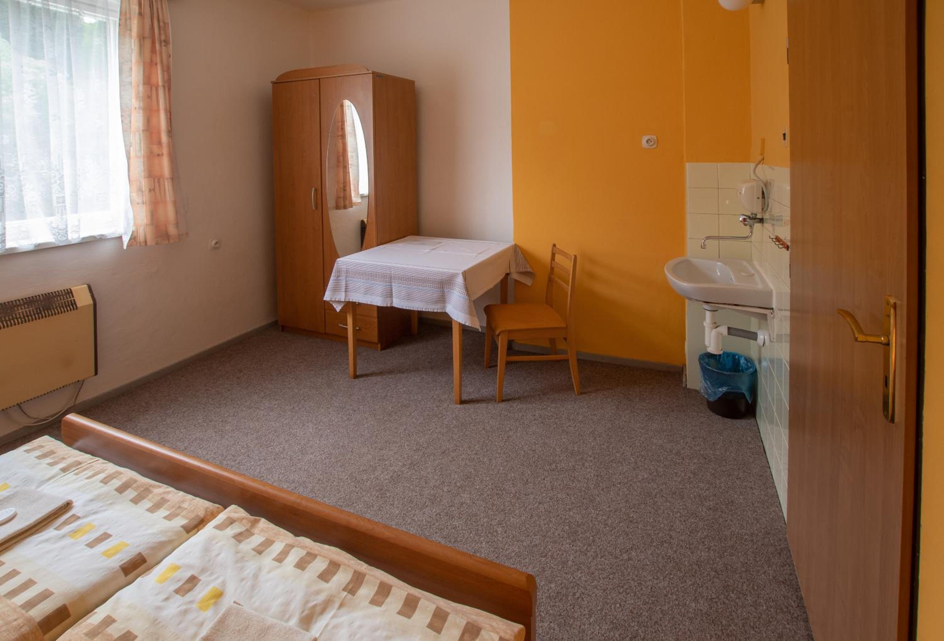 Economy Double Room photo 1