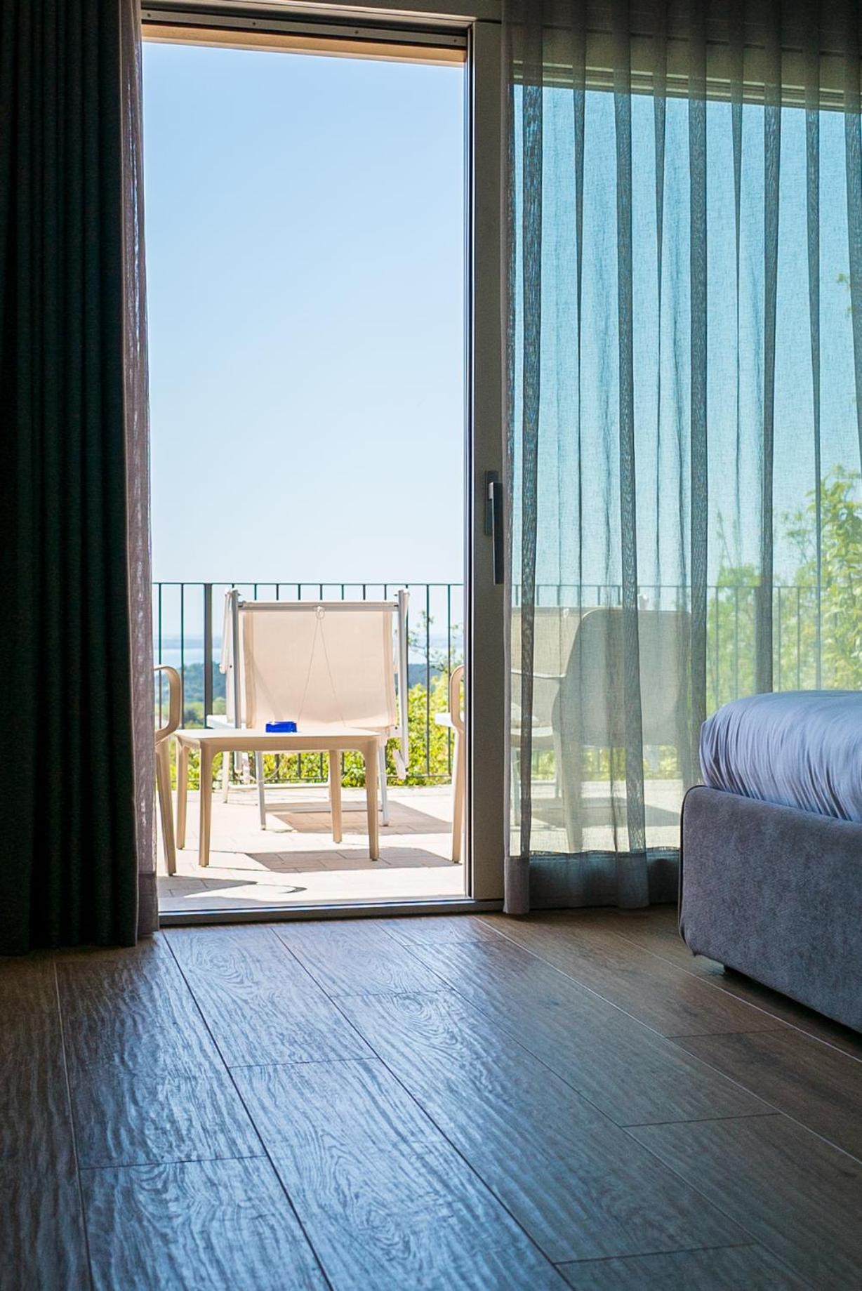 Deluxe Double Room with Sea View photo 3