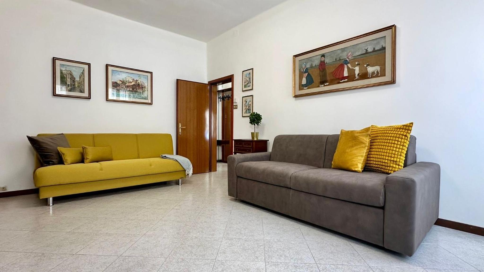 One-Bedroom Apartment photo 1