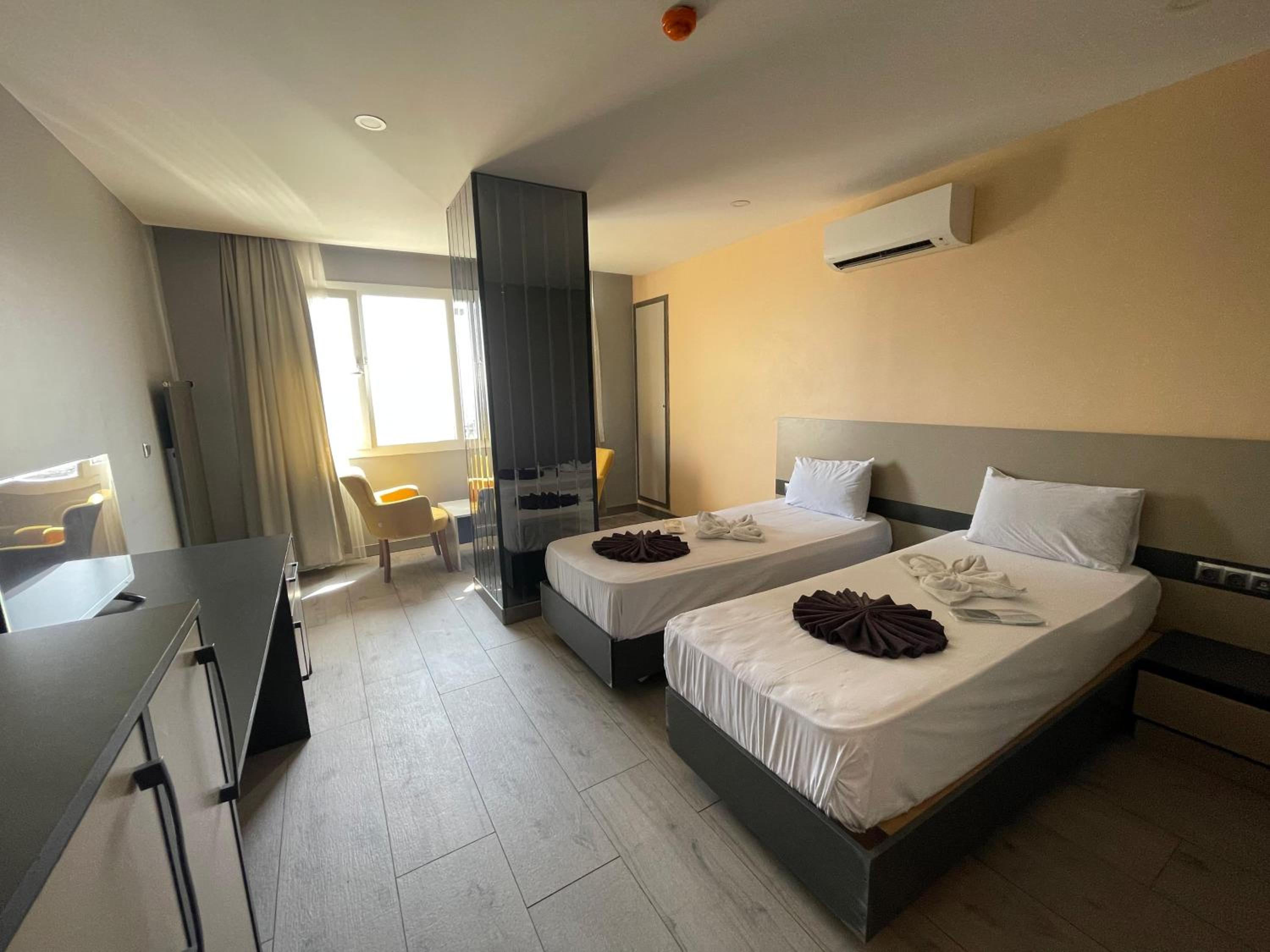 Standard Twin Room - Photo 7