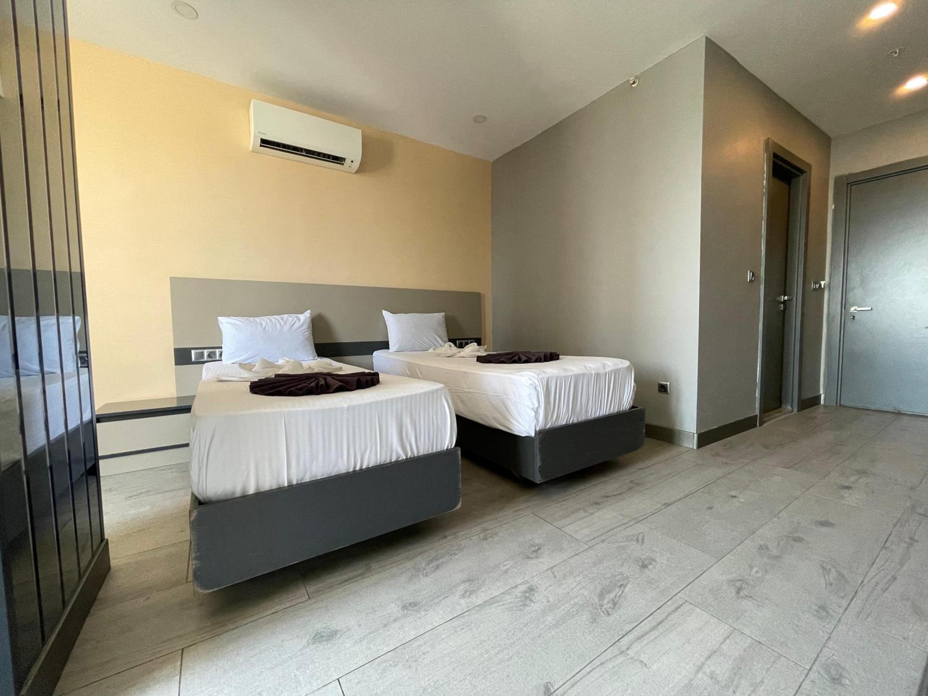 Standard Twin Room - Photo 3
