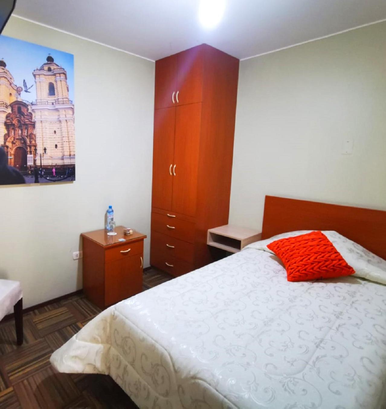 Single Room with Private Bathroom photo 1