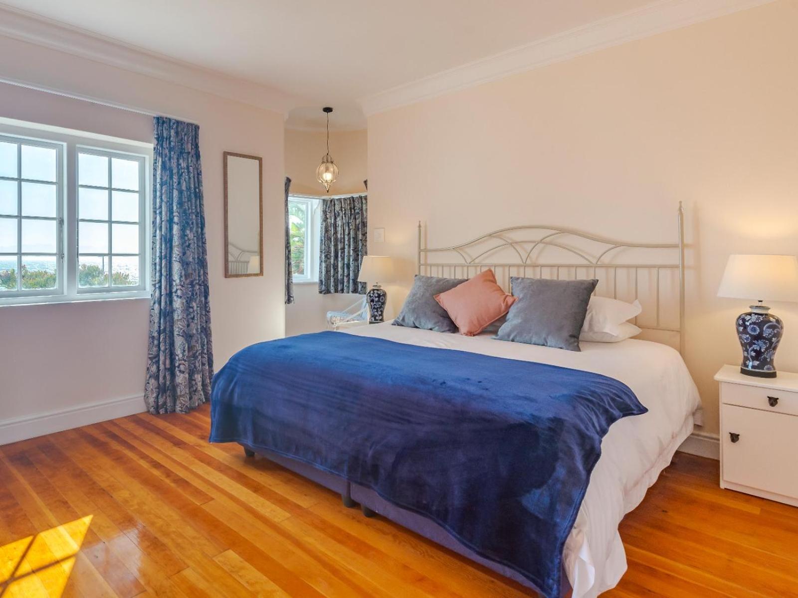 Deluxe King Room photo 2