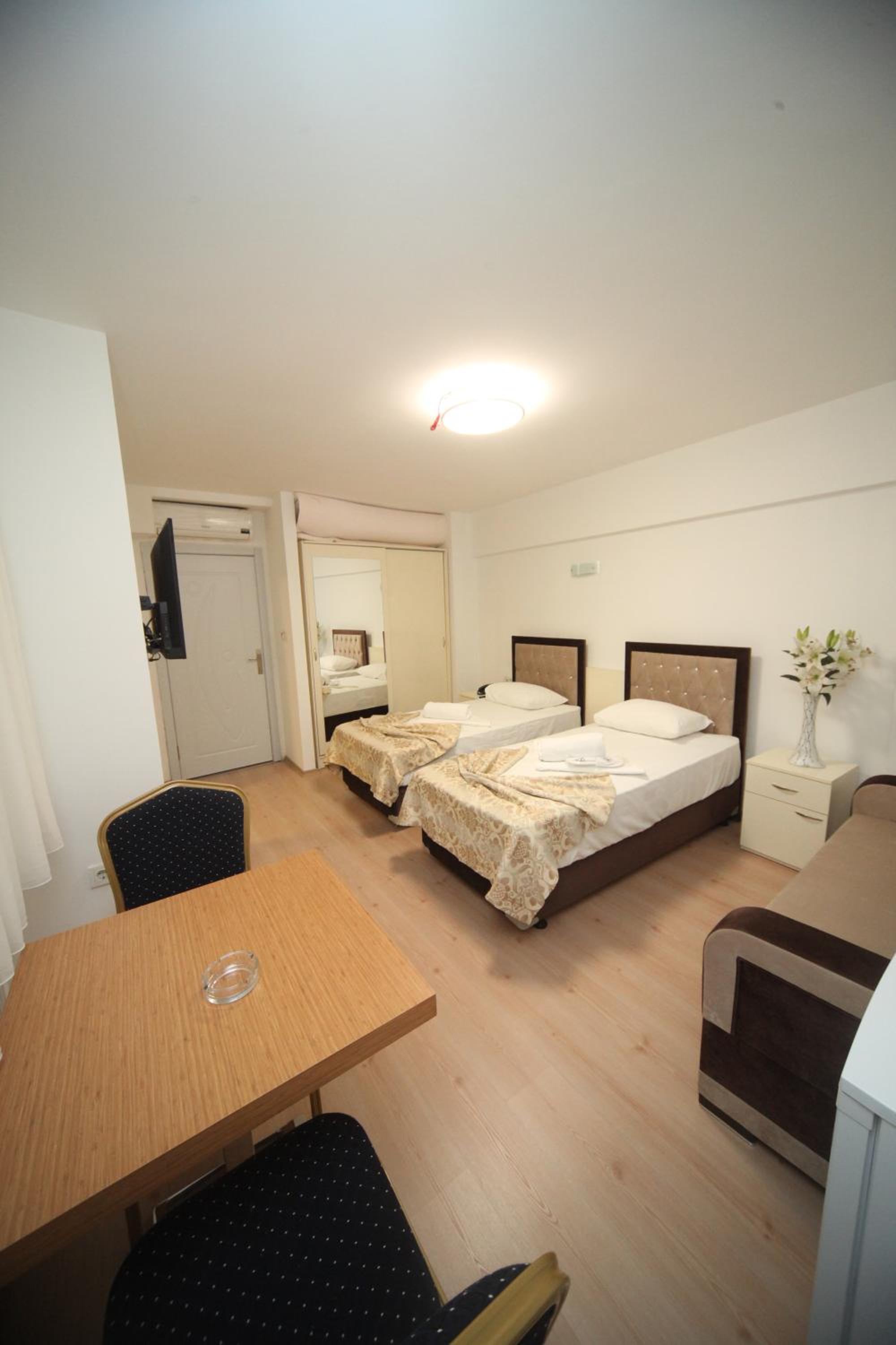 Deluxe Double or Twin Room photo 2