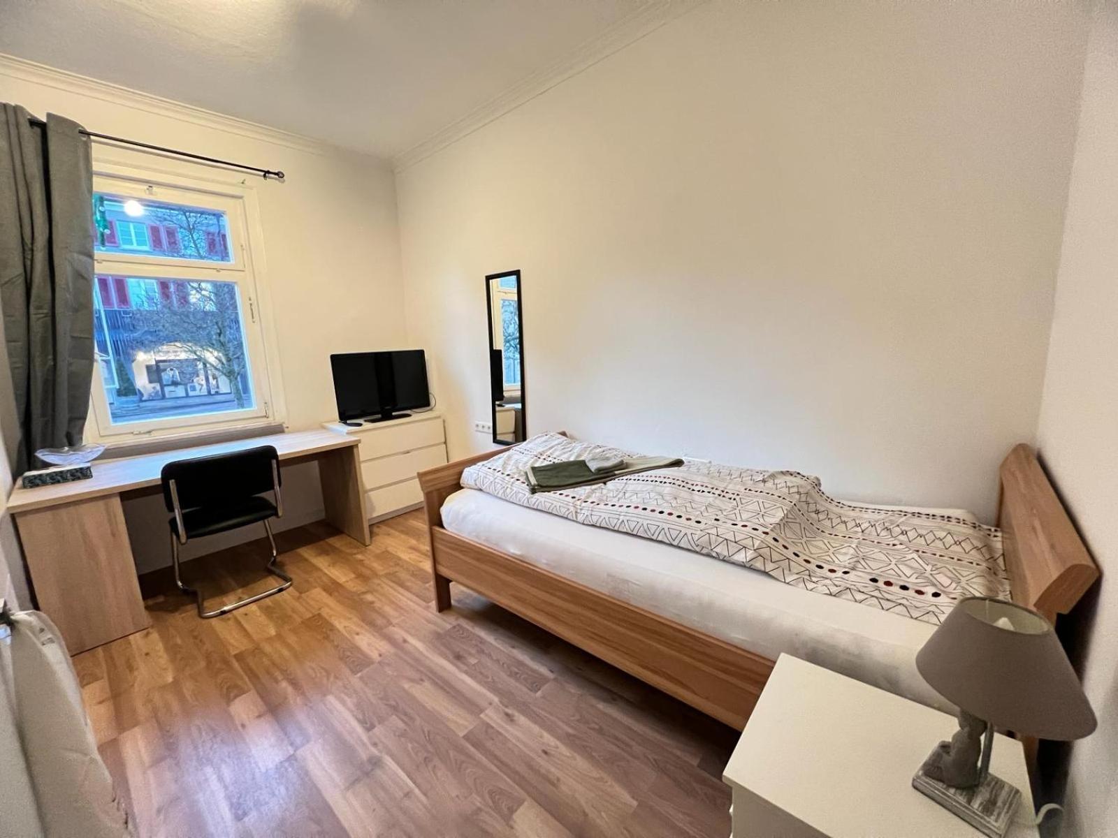 Single Room with Shared Shower and Toilet photo 2