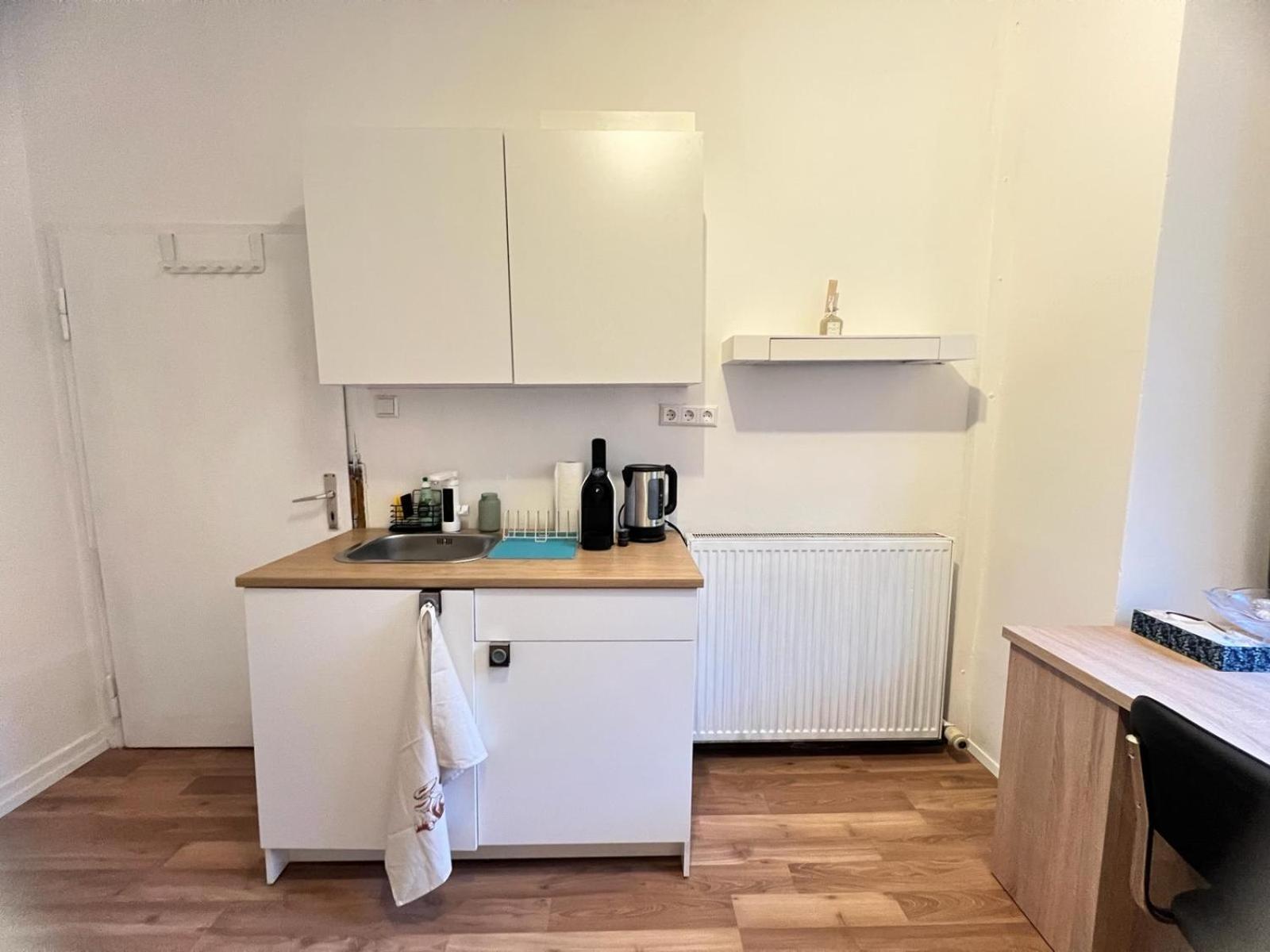 Single Room with Shared Shower and Toilet photo 3
