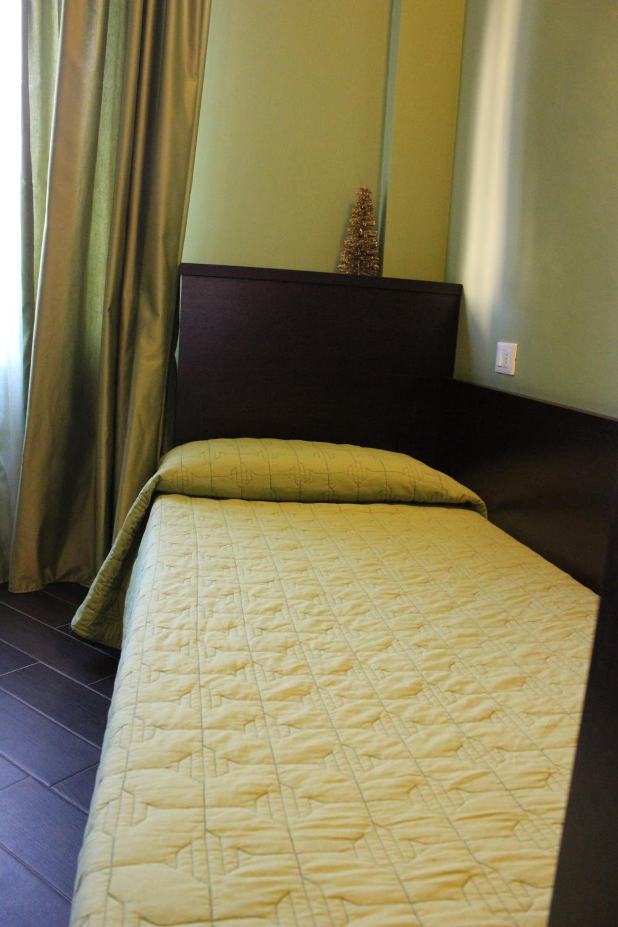Twin Room - Photo 9