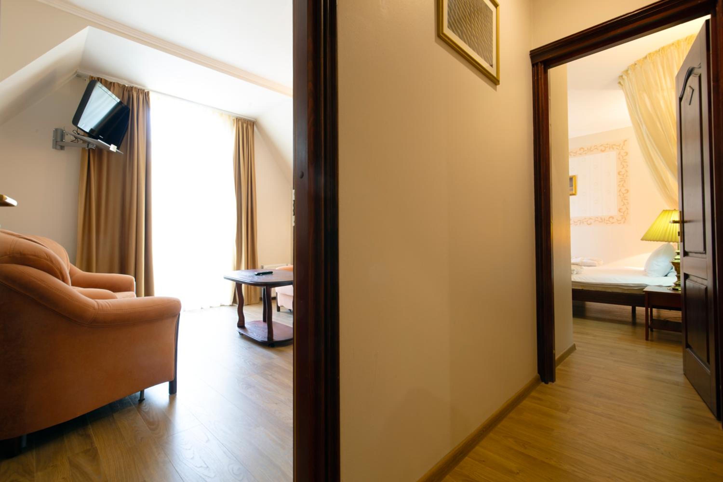 Family Suite - Photo 10