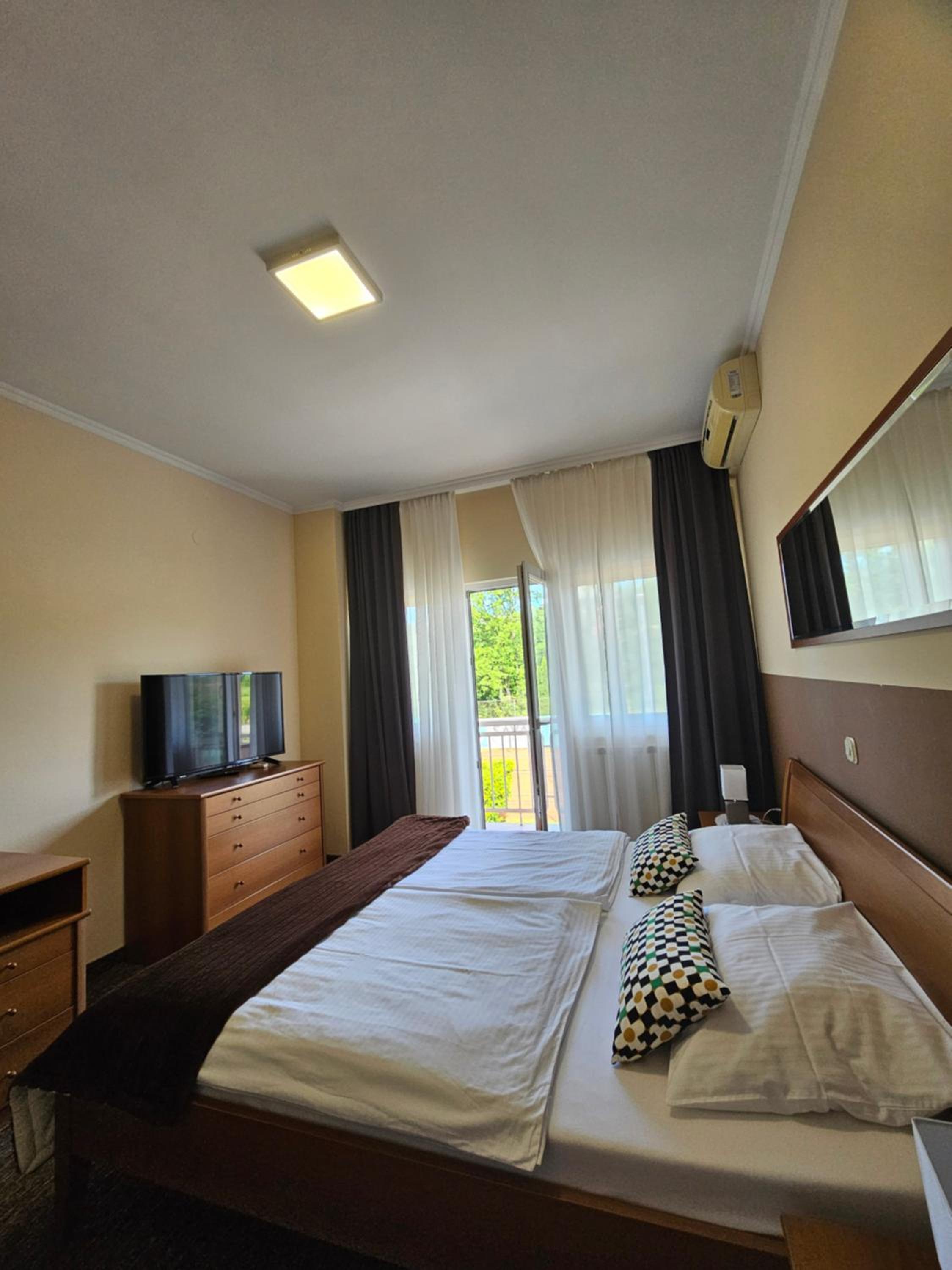 Double Room - Photo 4