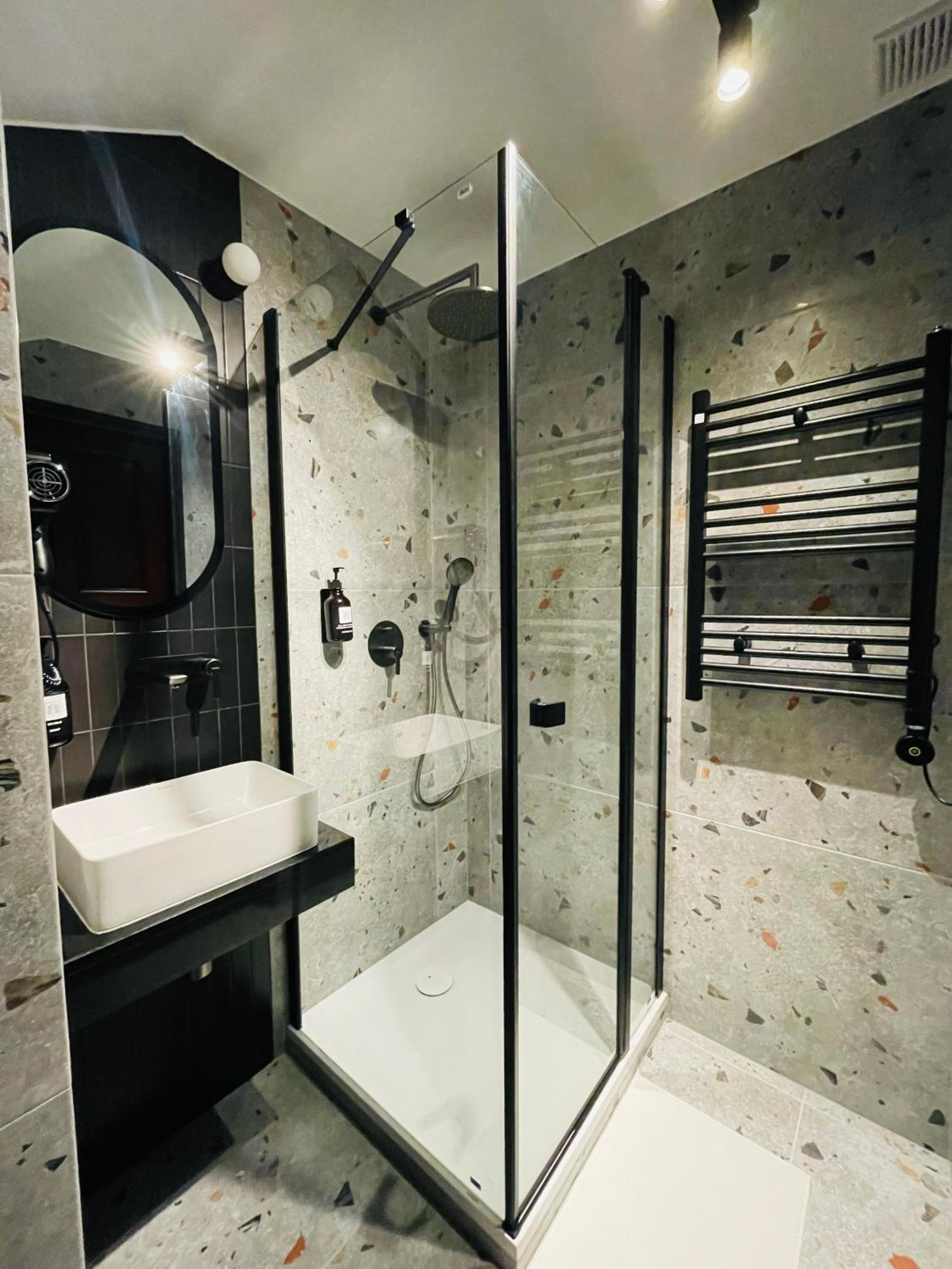 Deluxe Triple Room - Photo 10