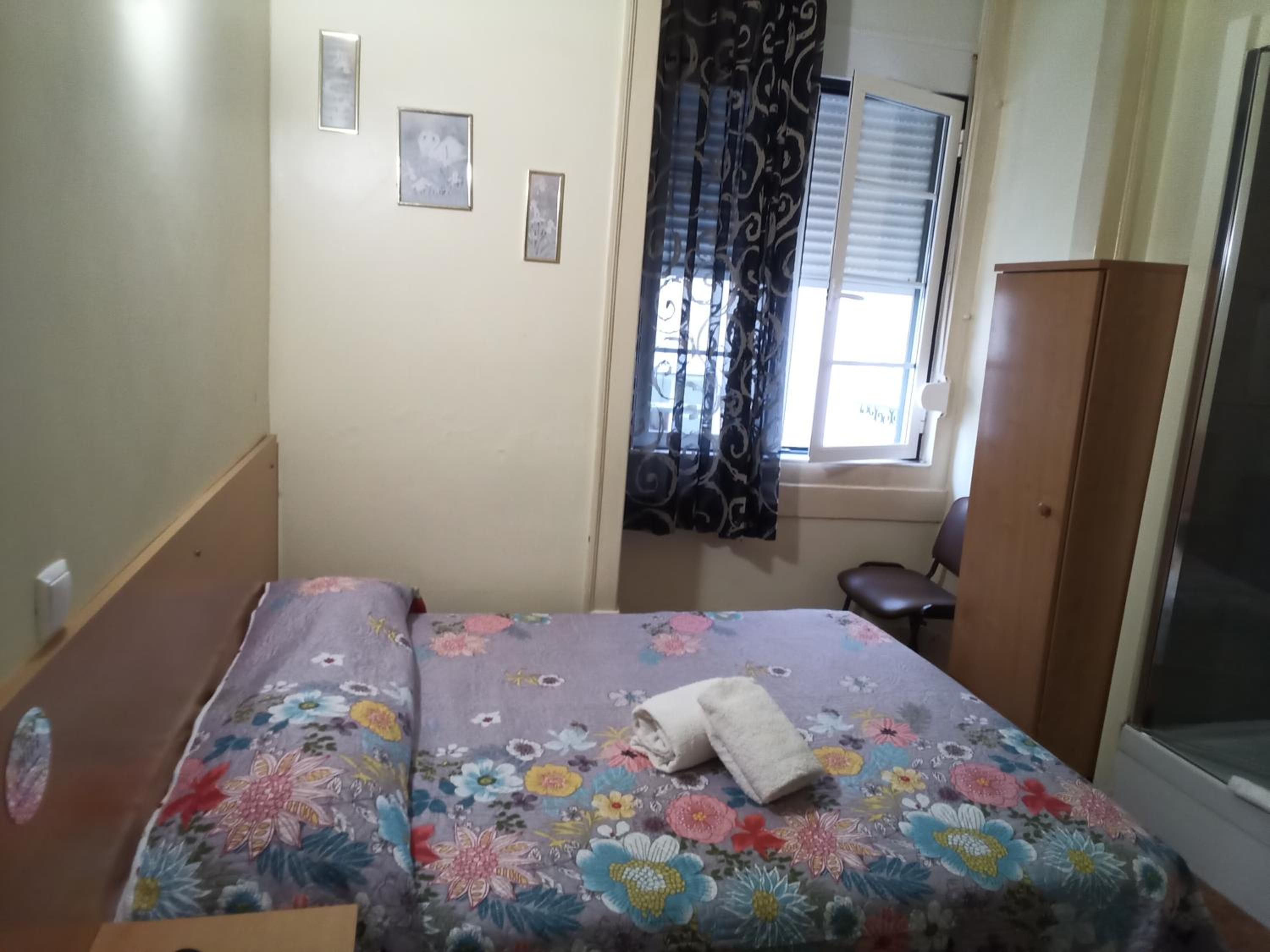 Budget Double Room - Photo 1