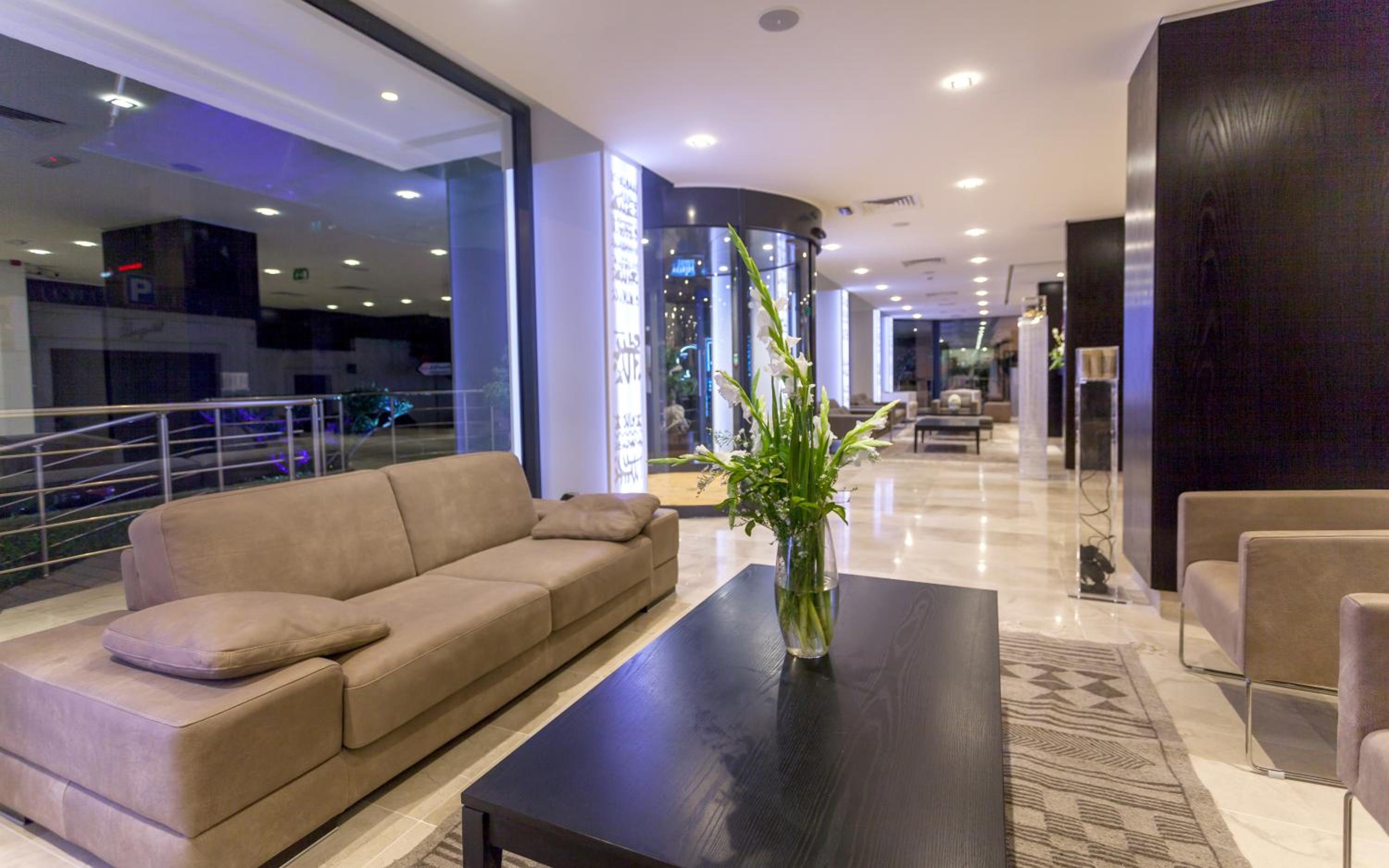 Deluxe Suite with Spa Bath