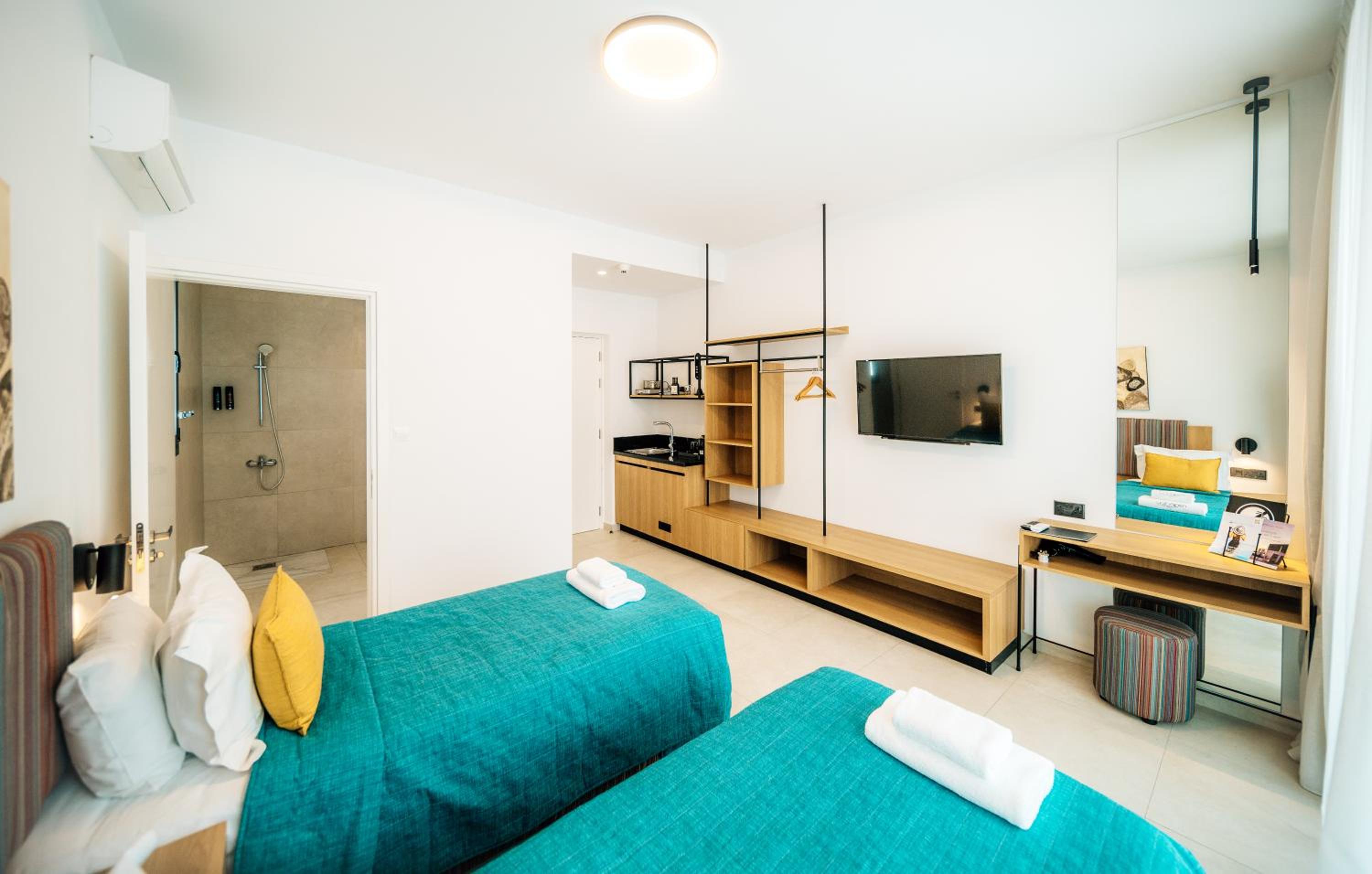 Double or Twin Room - Photo 4