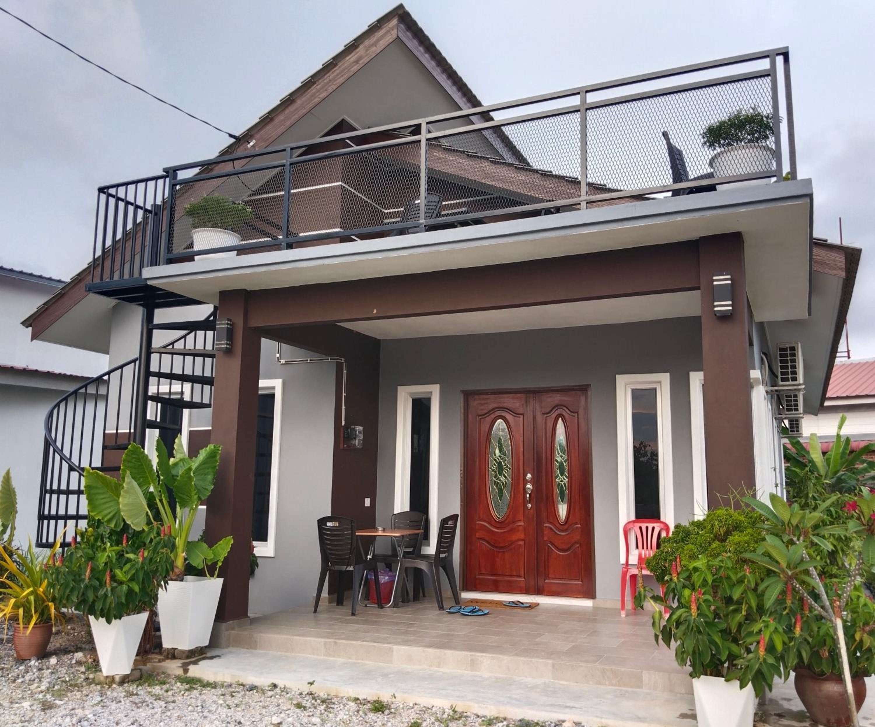Three-Bedroom House photo 1