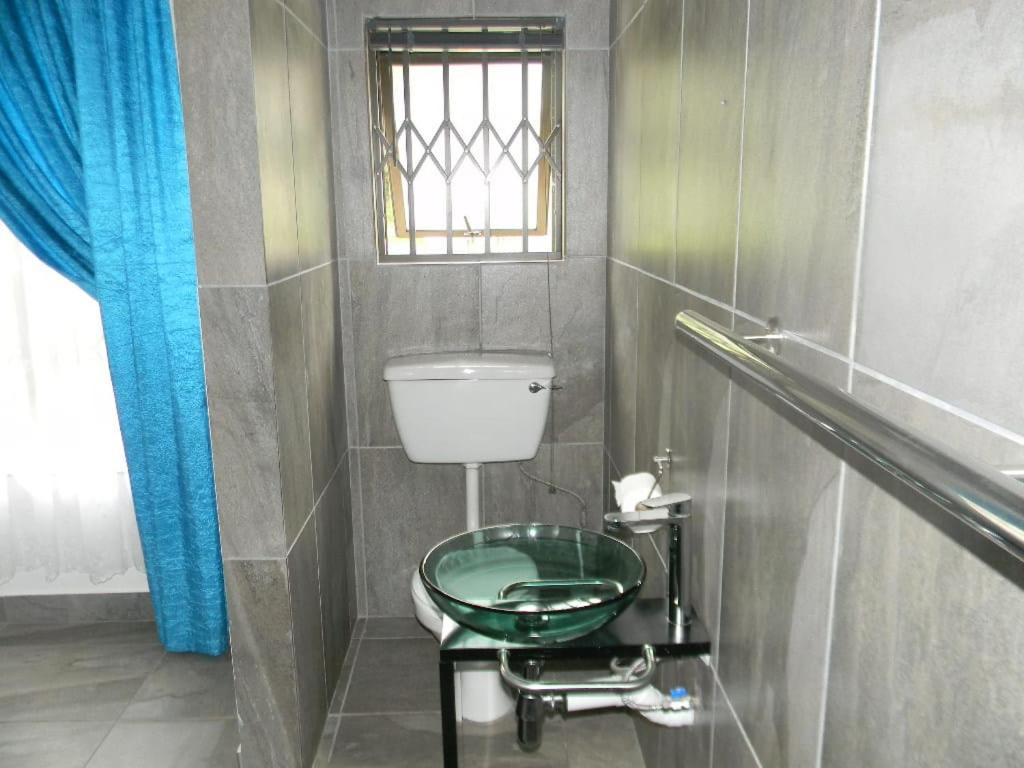 Deluxe Family Suite - Photo 25