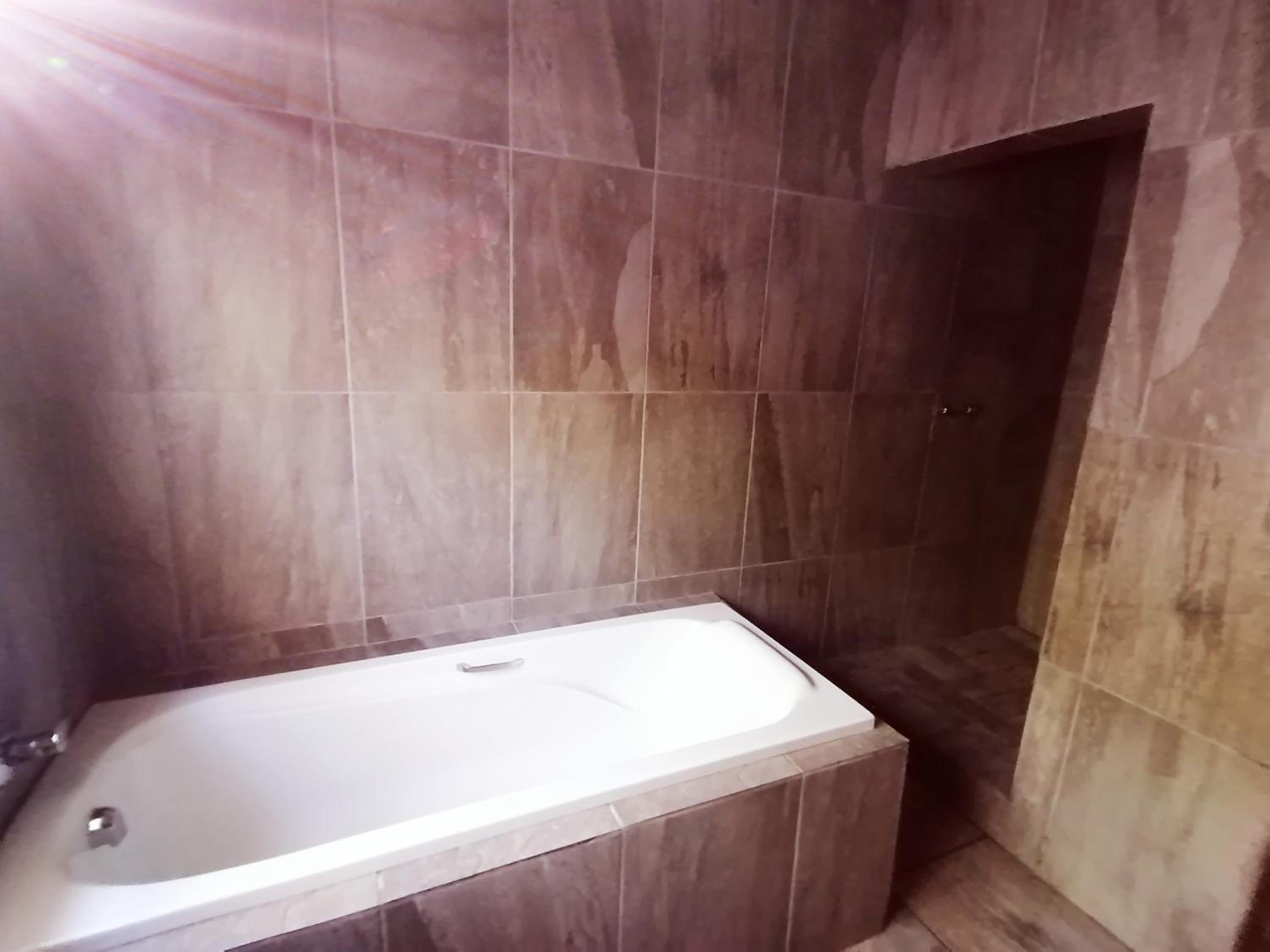Deluxe Family Suite - Photo 4