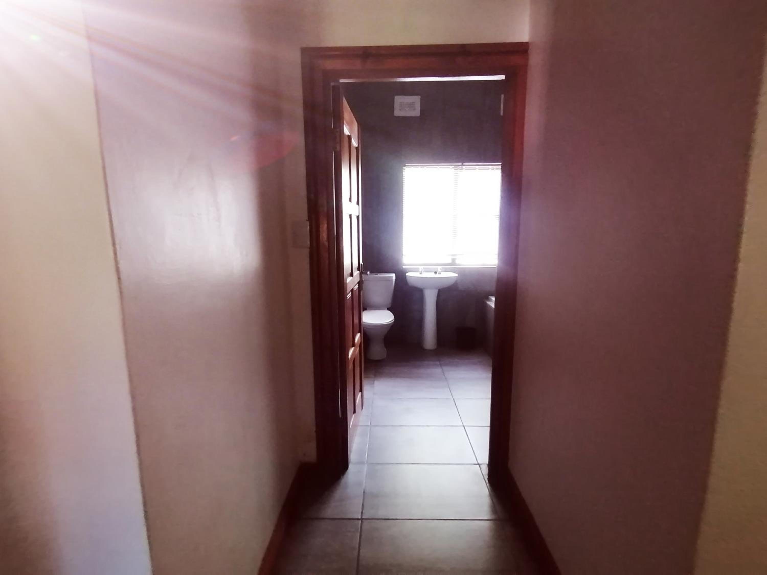 Deluxe Family Suite - Photo 6