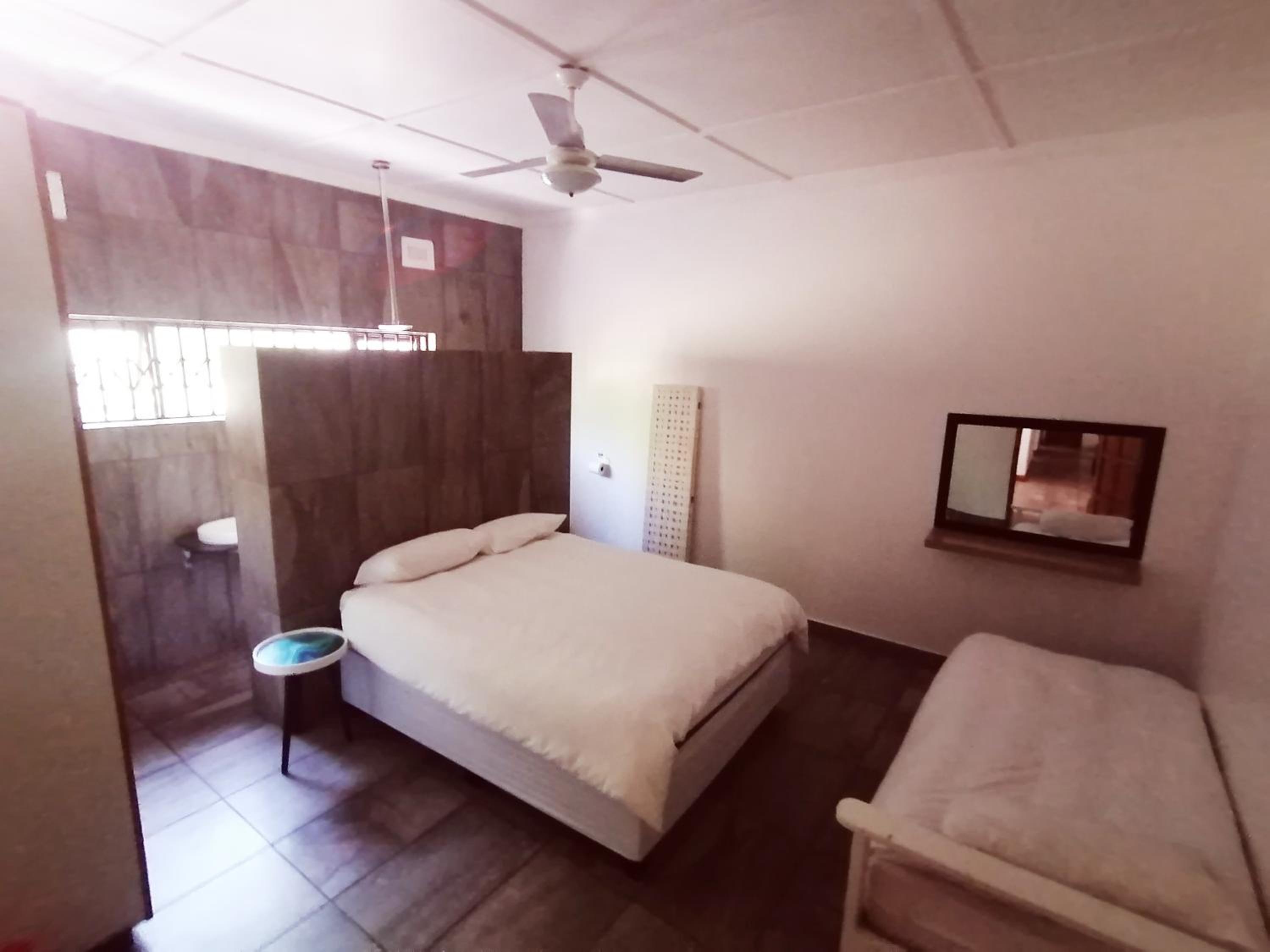 Deluxe Family Suite - Photo 7