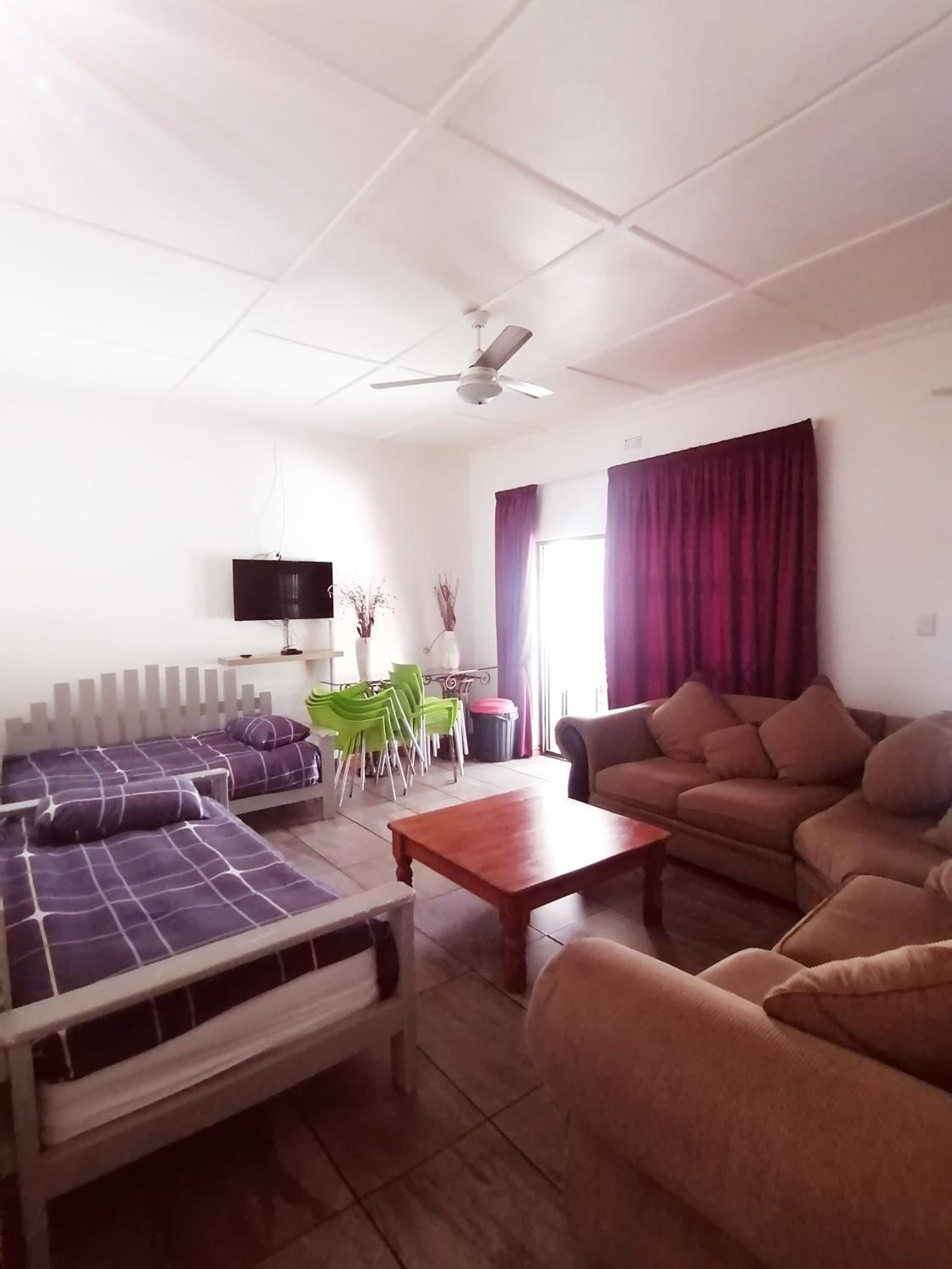Deluxe Family Suite - Photo 21