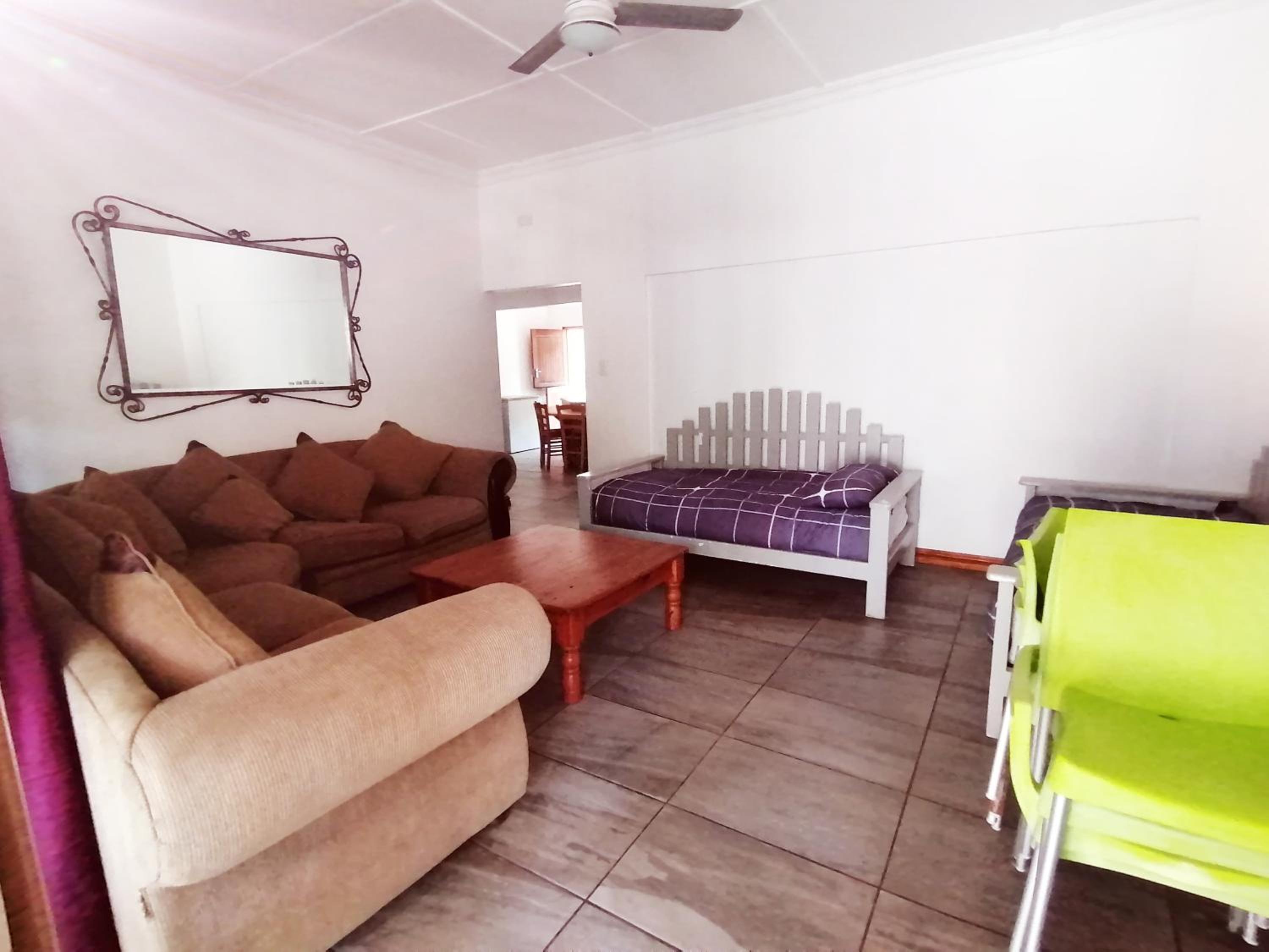 Deluxe Family Suite - Photo 20