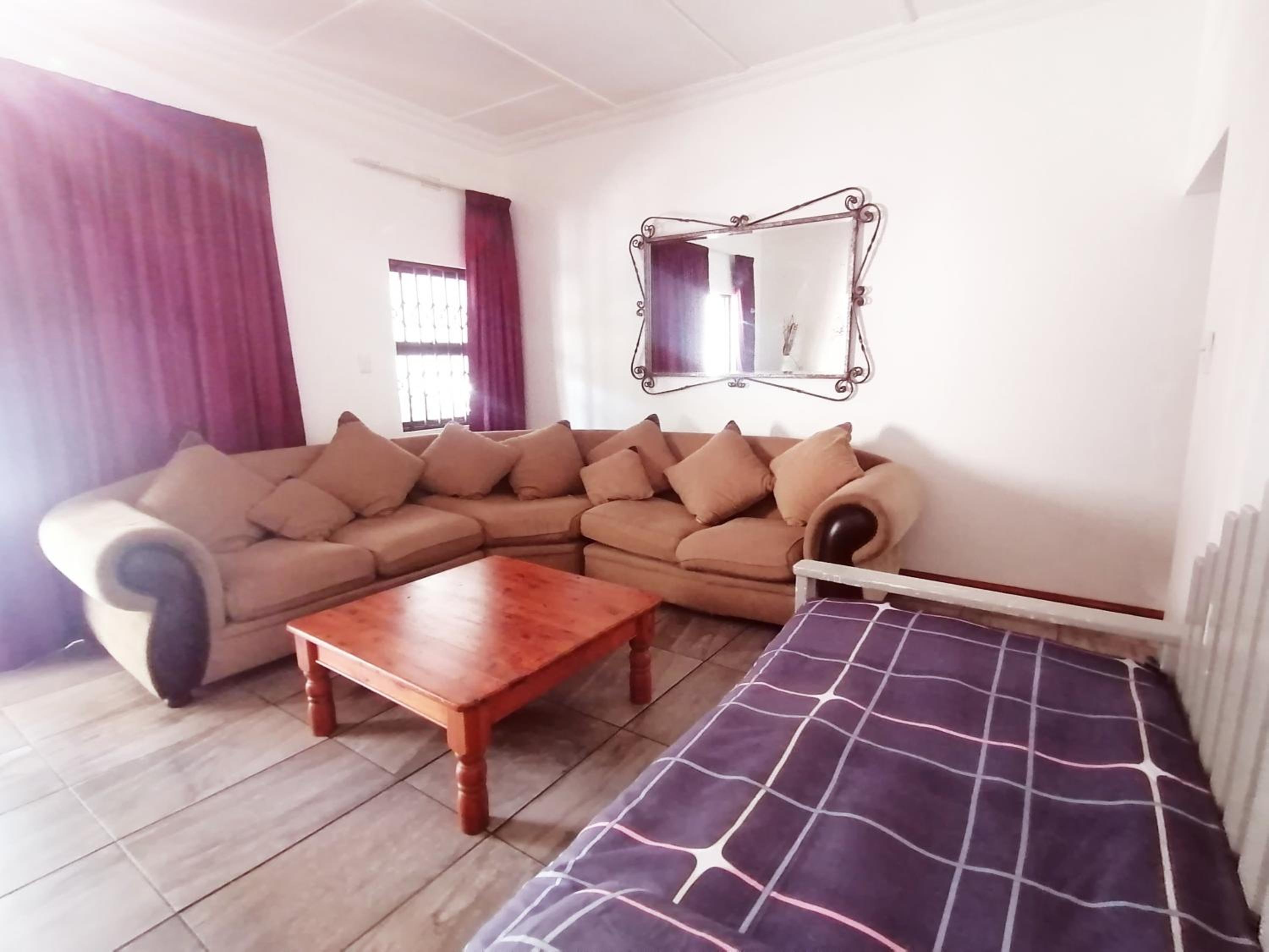 Deluxe Family Suite - Photo 19