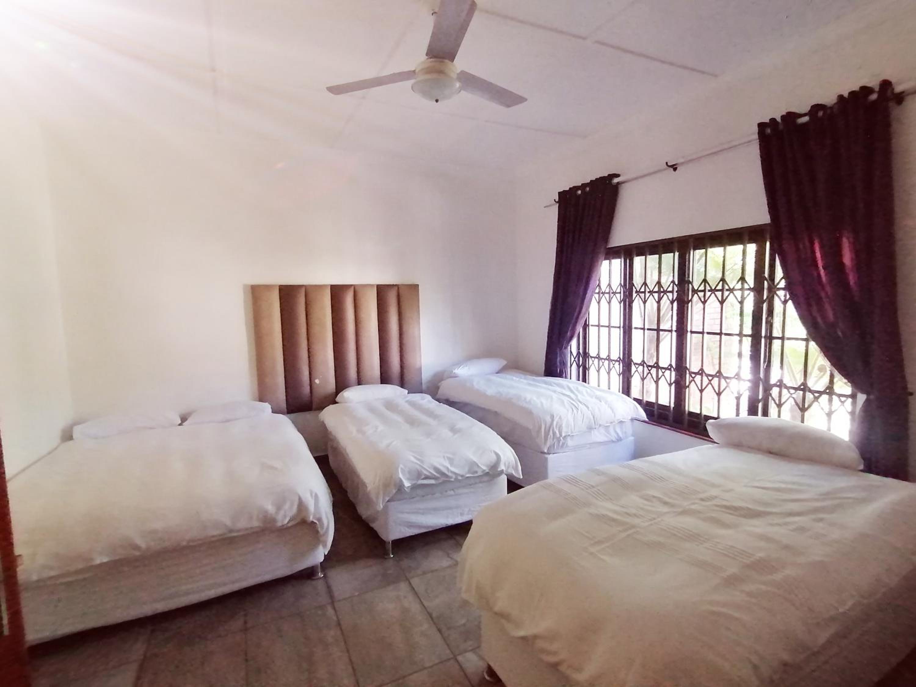 Deluxe Family Suite - Photo 16