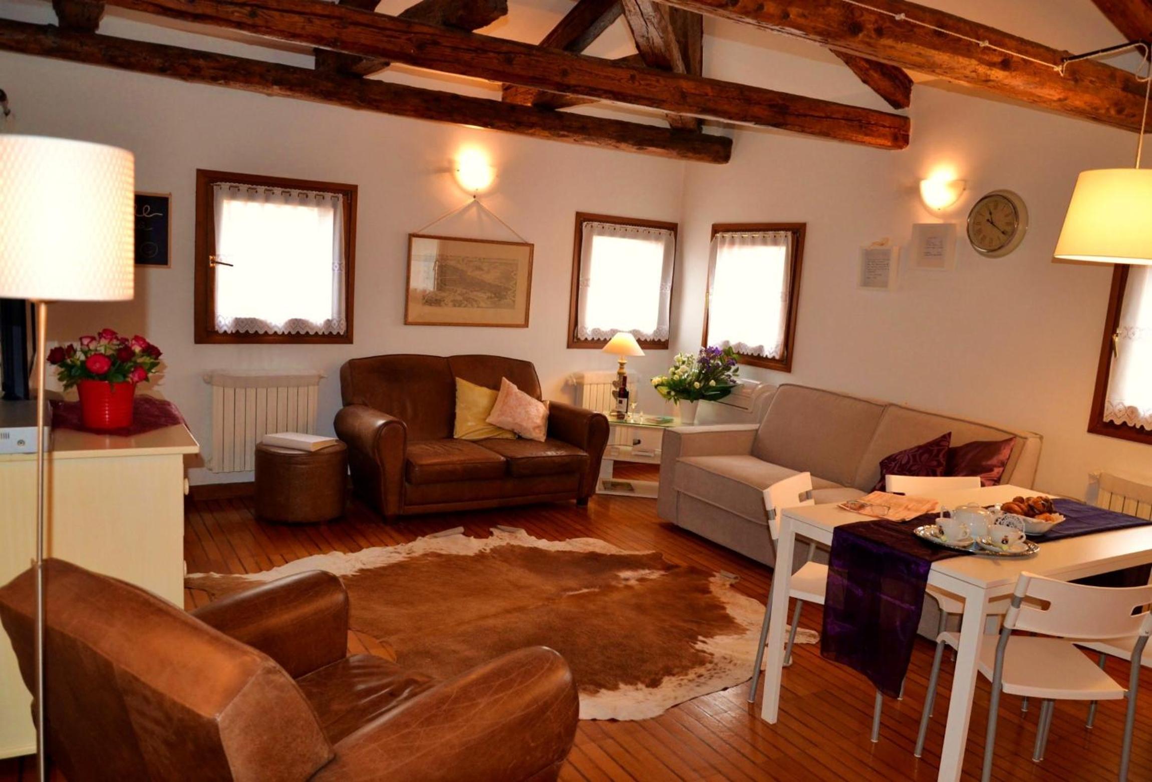 Two-Bedroom Apartment - Split Level photo 1