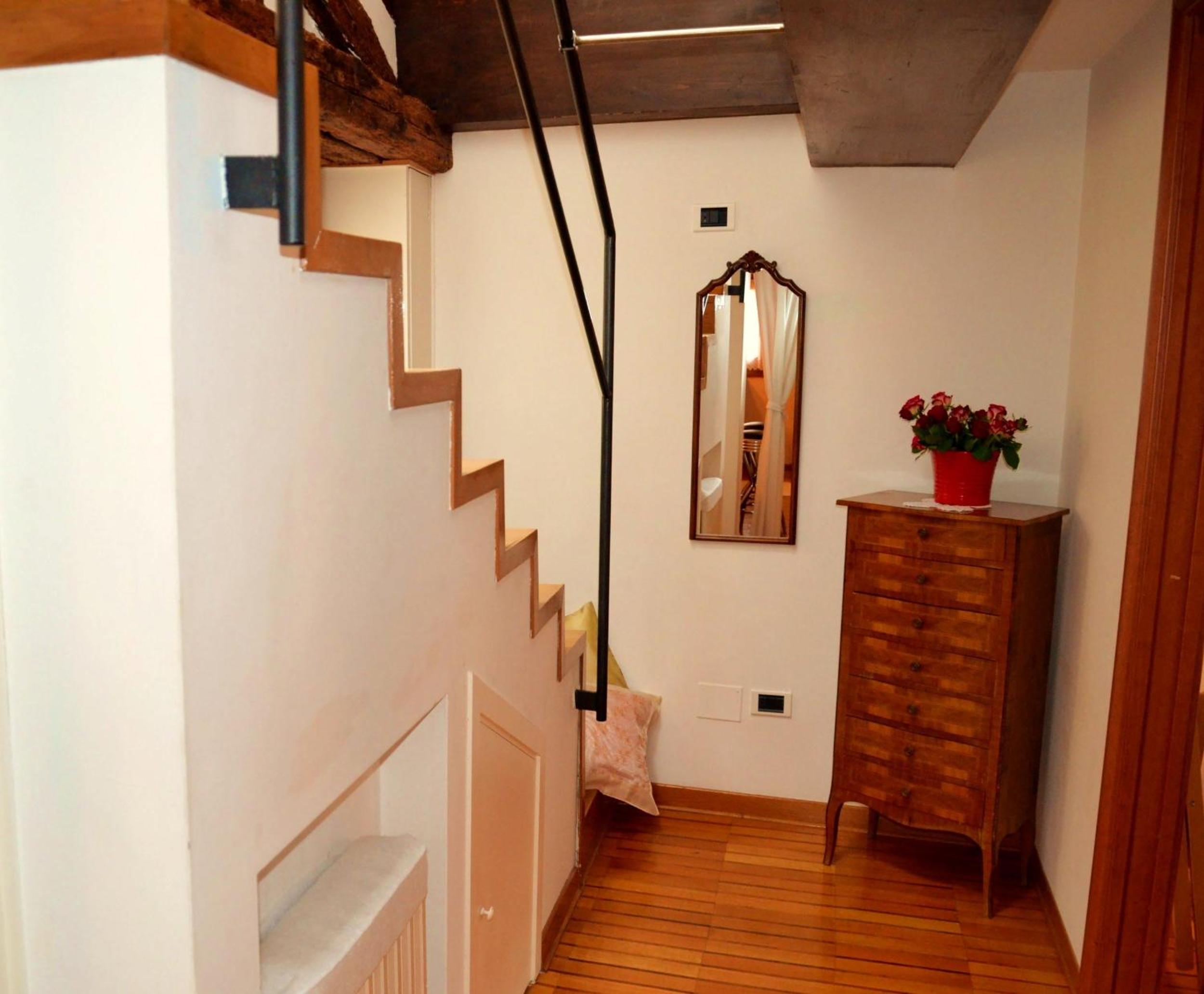 Two-Bedroom Apartment - Split Level photo 3