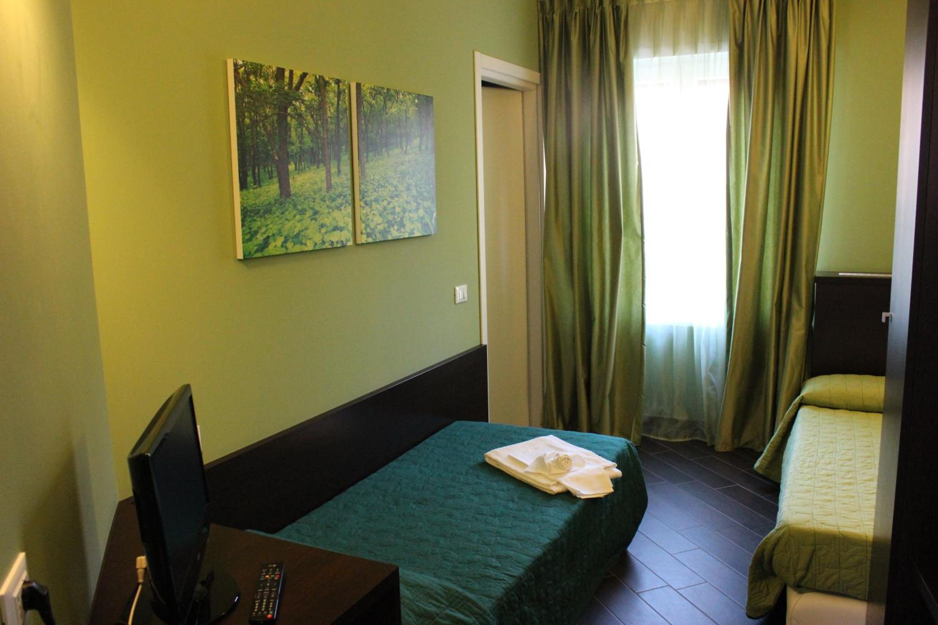 Twin Room - Photo 1