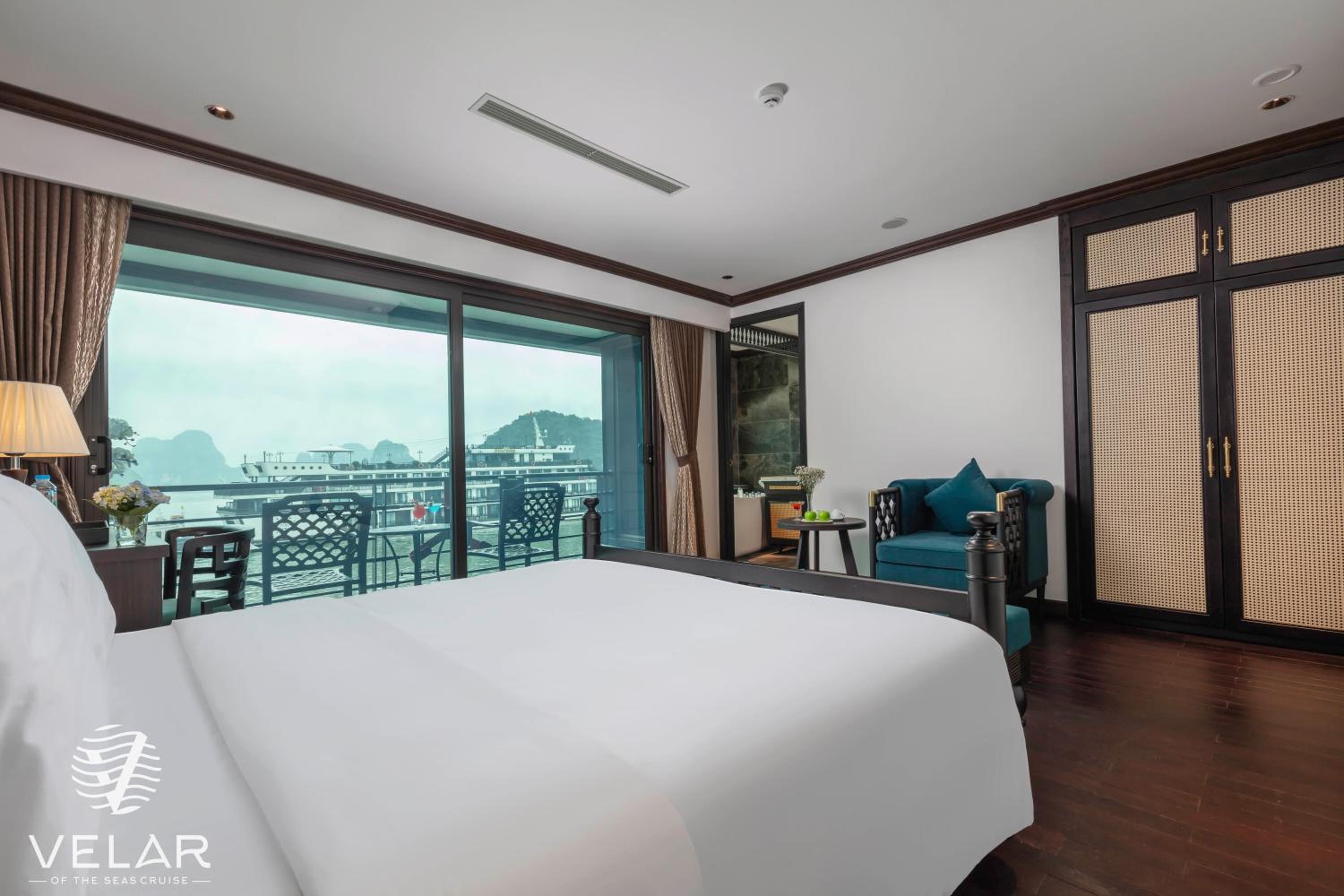 Senior Suite with Private Balcony photo 1