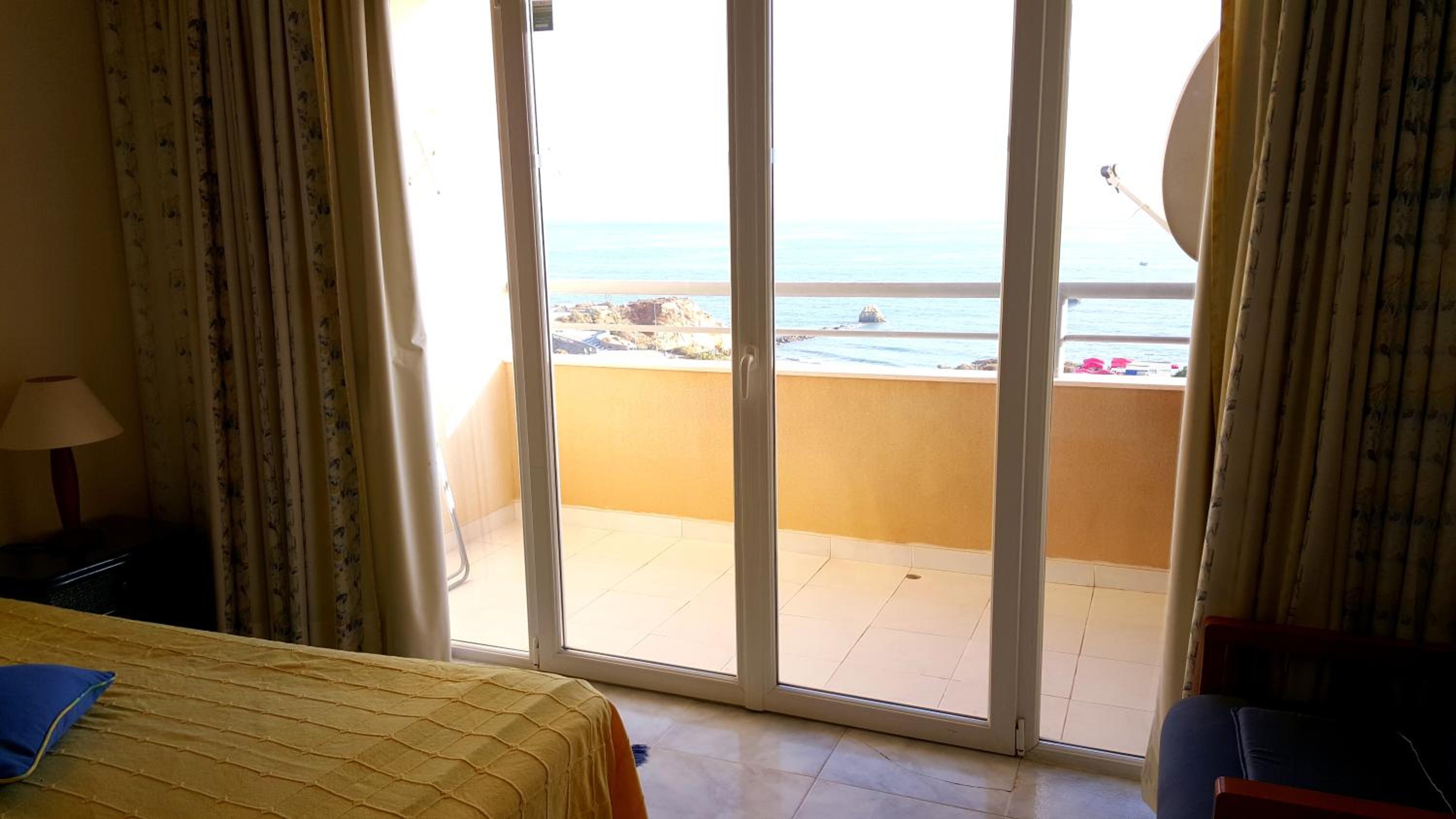 Superior Large One-Bedroom Apartment with Sea View - Photo 8