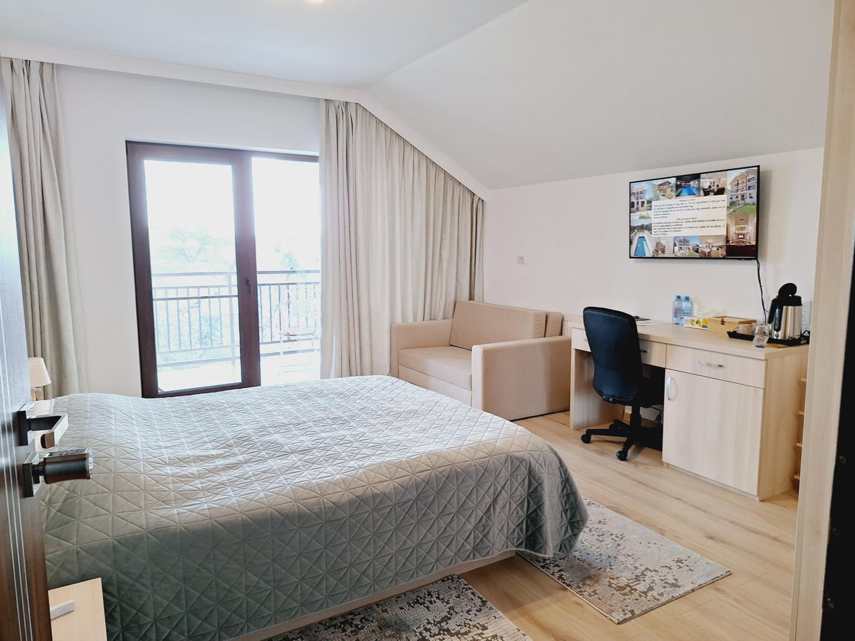 Double Room with Pool View photo 1