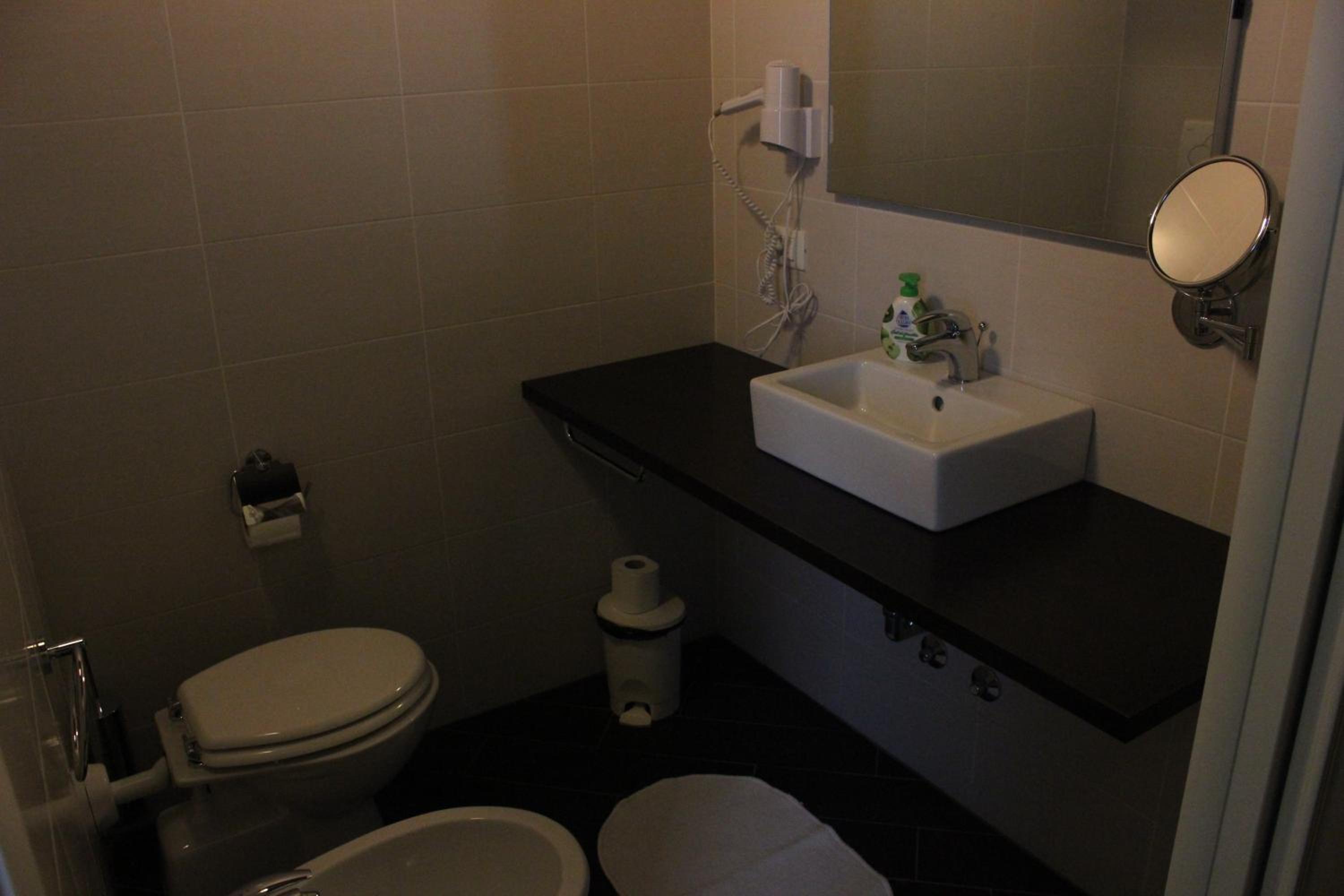 Twin Room - Photo 4
