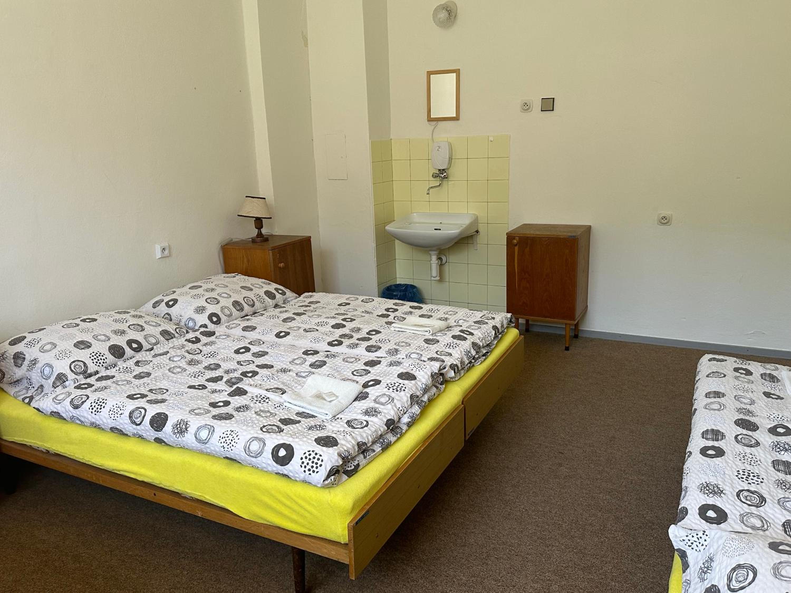 Economy Triple Room with Shared Bathroom photo 3