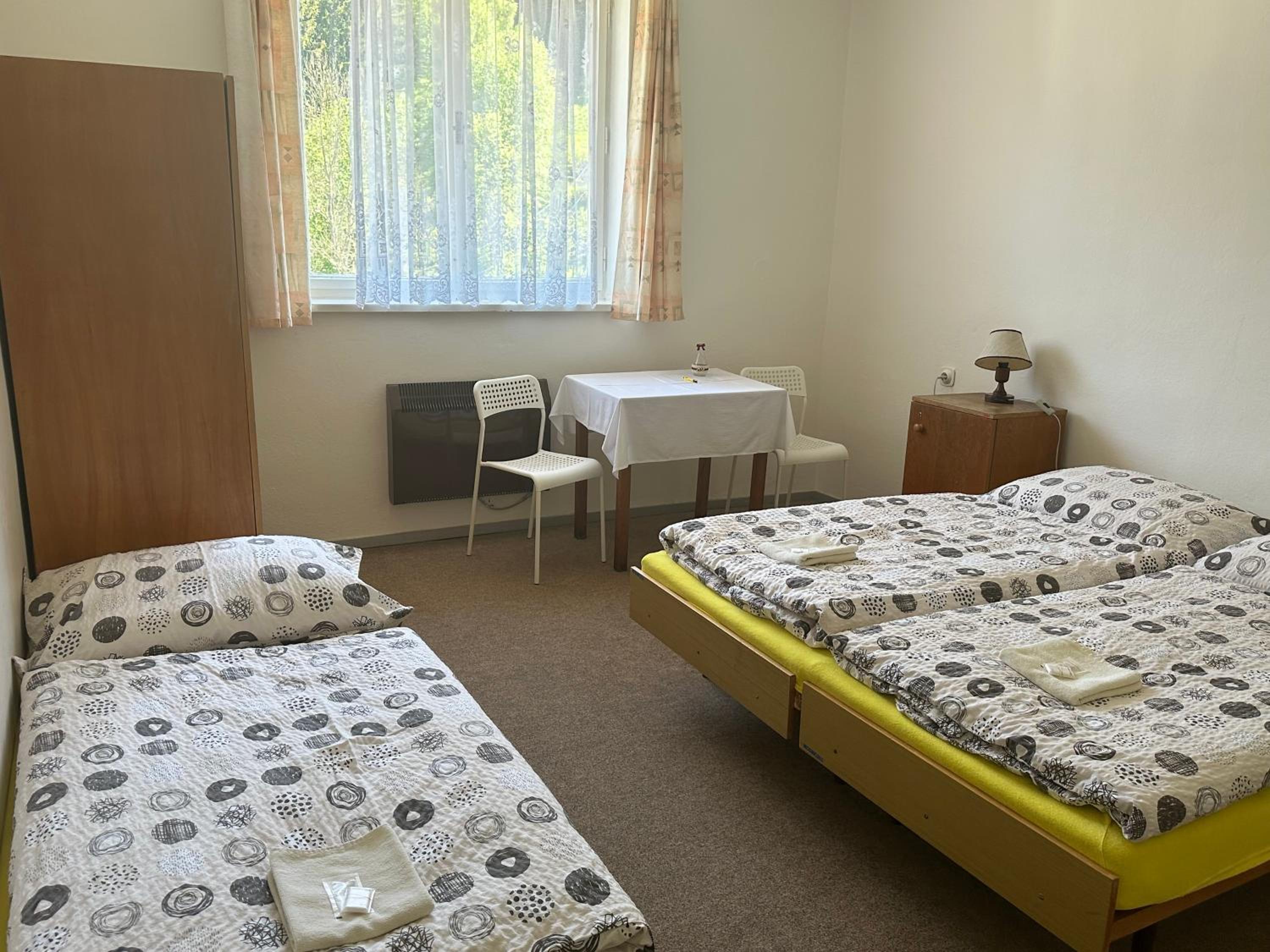 Economy Triple Room with Shared Bathroom photo 2