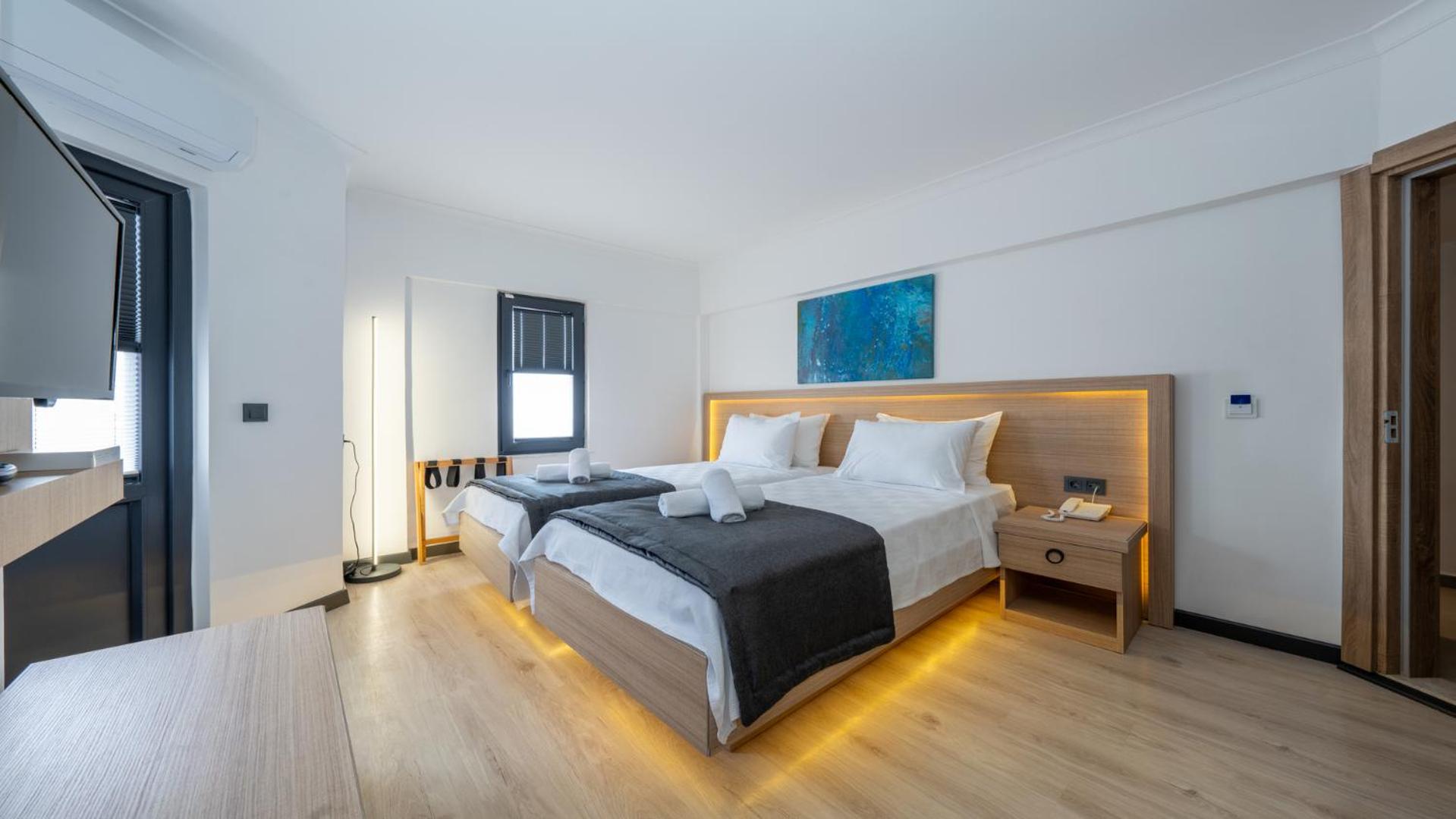 Standard Double Room - Photo 12