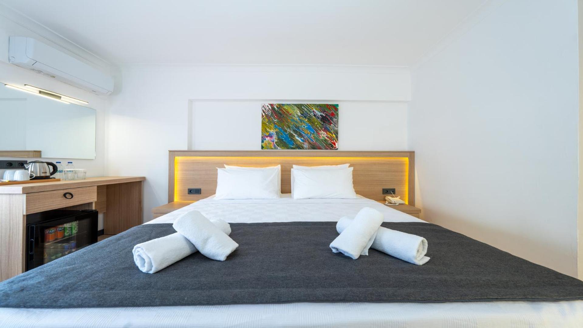 Standard Double Room - Photo 10