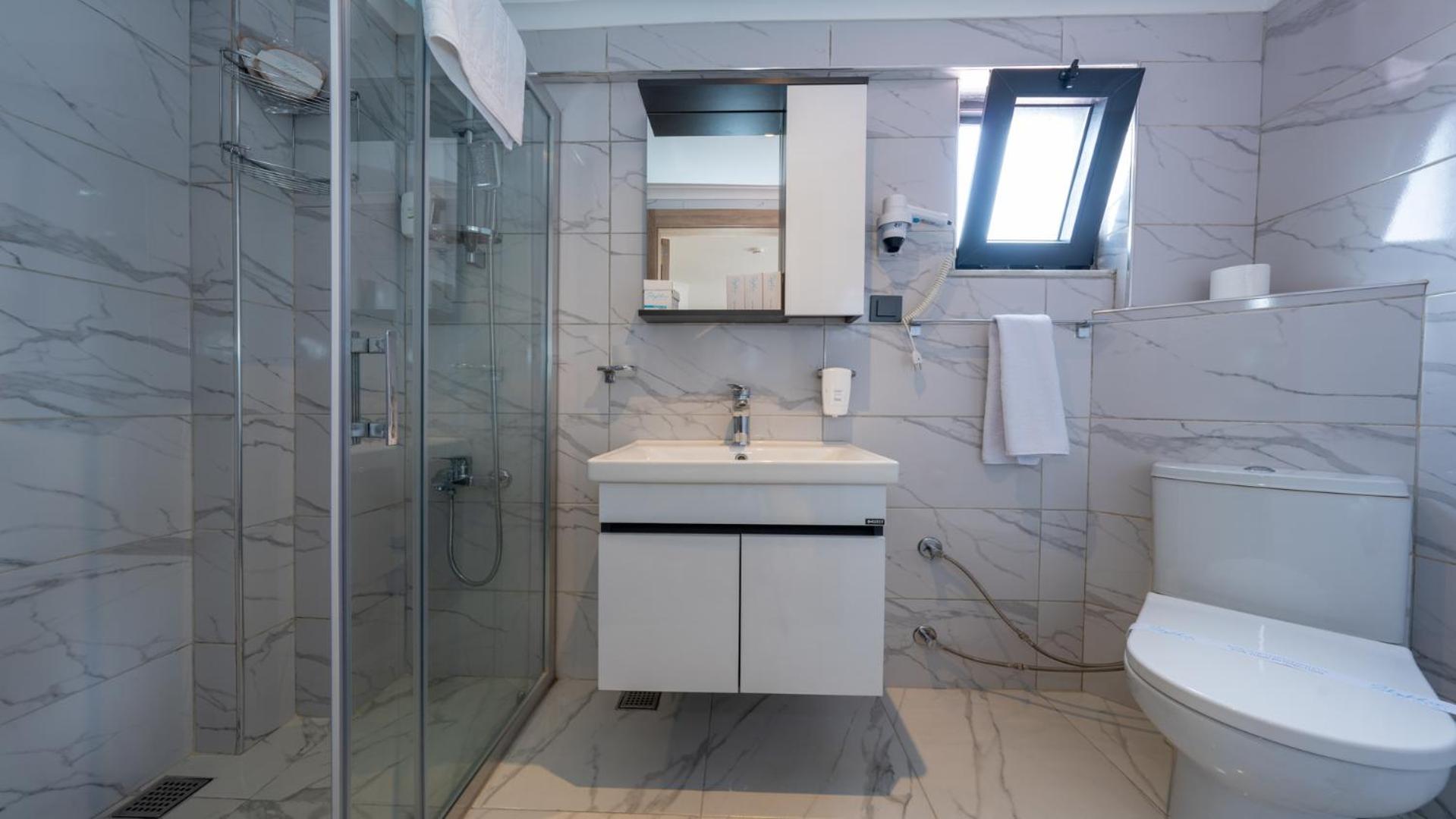 Standard Double Room - Photo 7